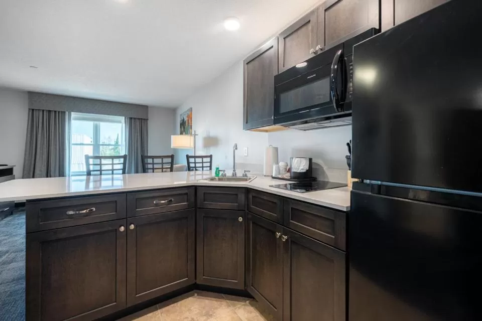 Kitchen or kitchenette in Independence Stay Hotel and Long term suites