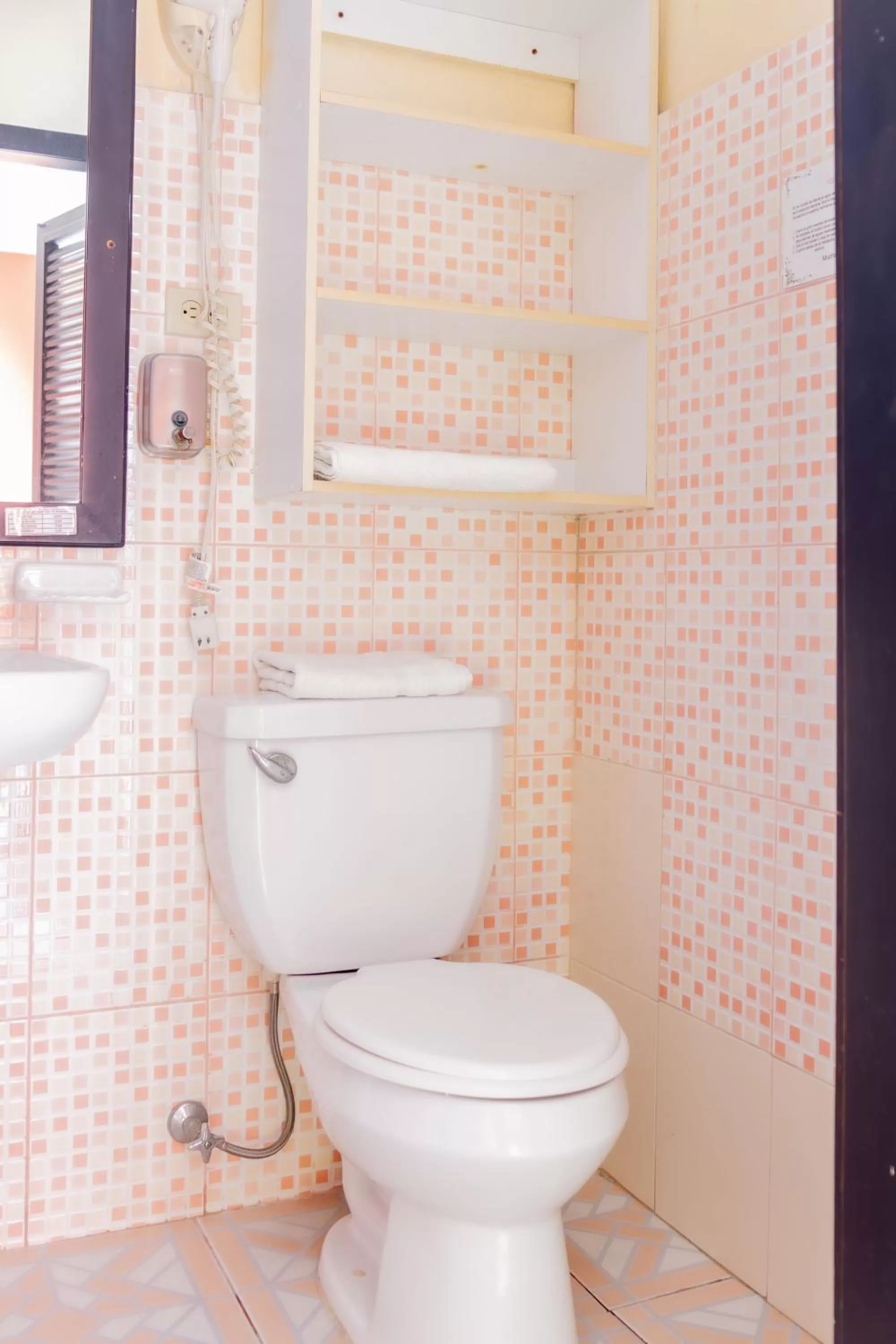 Toilet in Hostal Antares