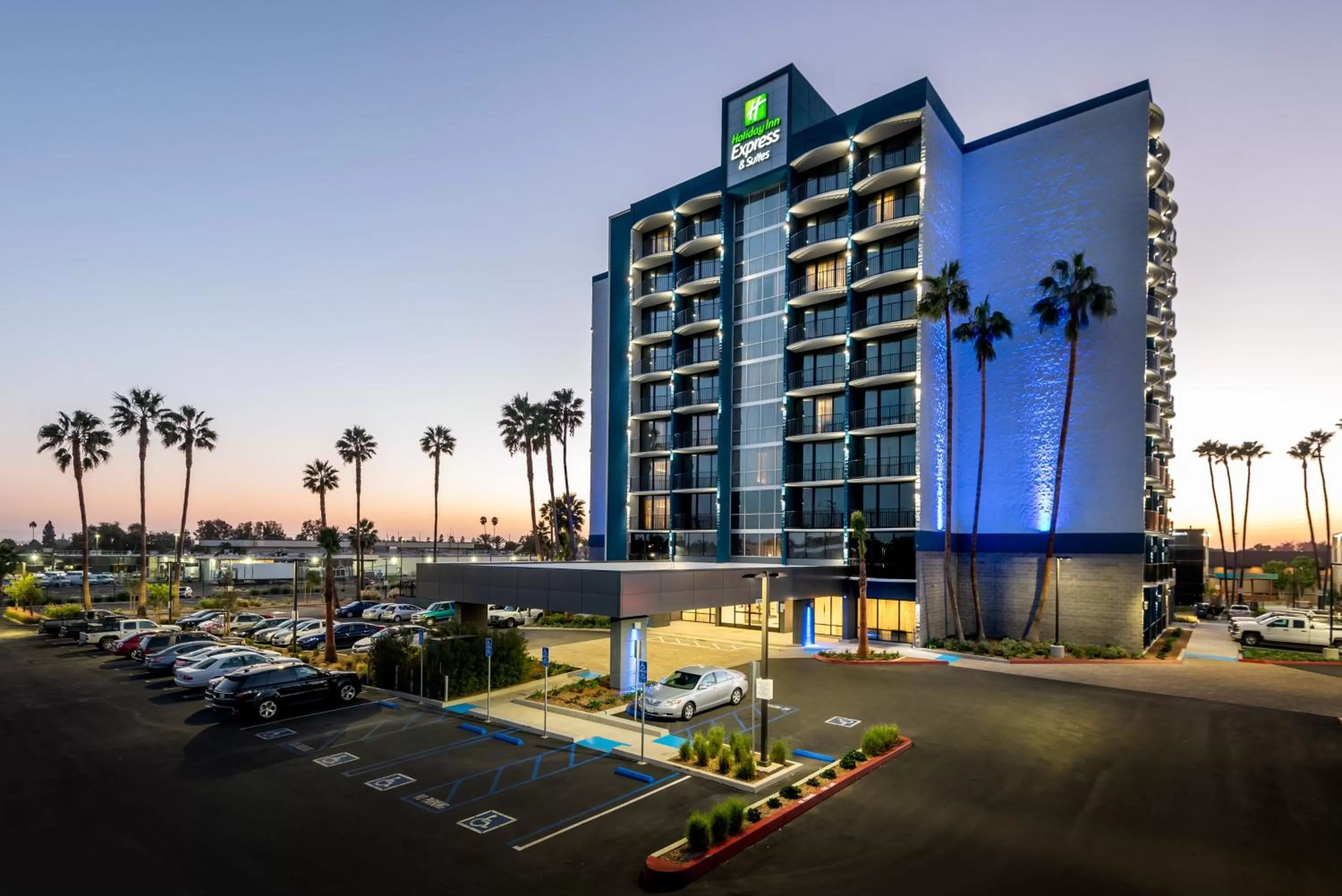 Holiday Inn Express & Suites Santa Ana - Orange County by IHG