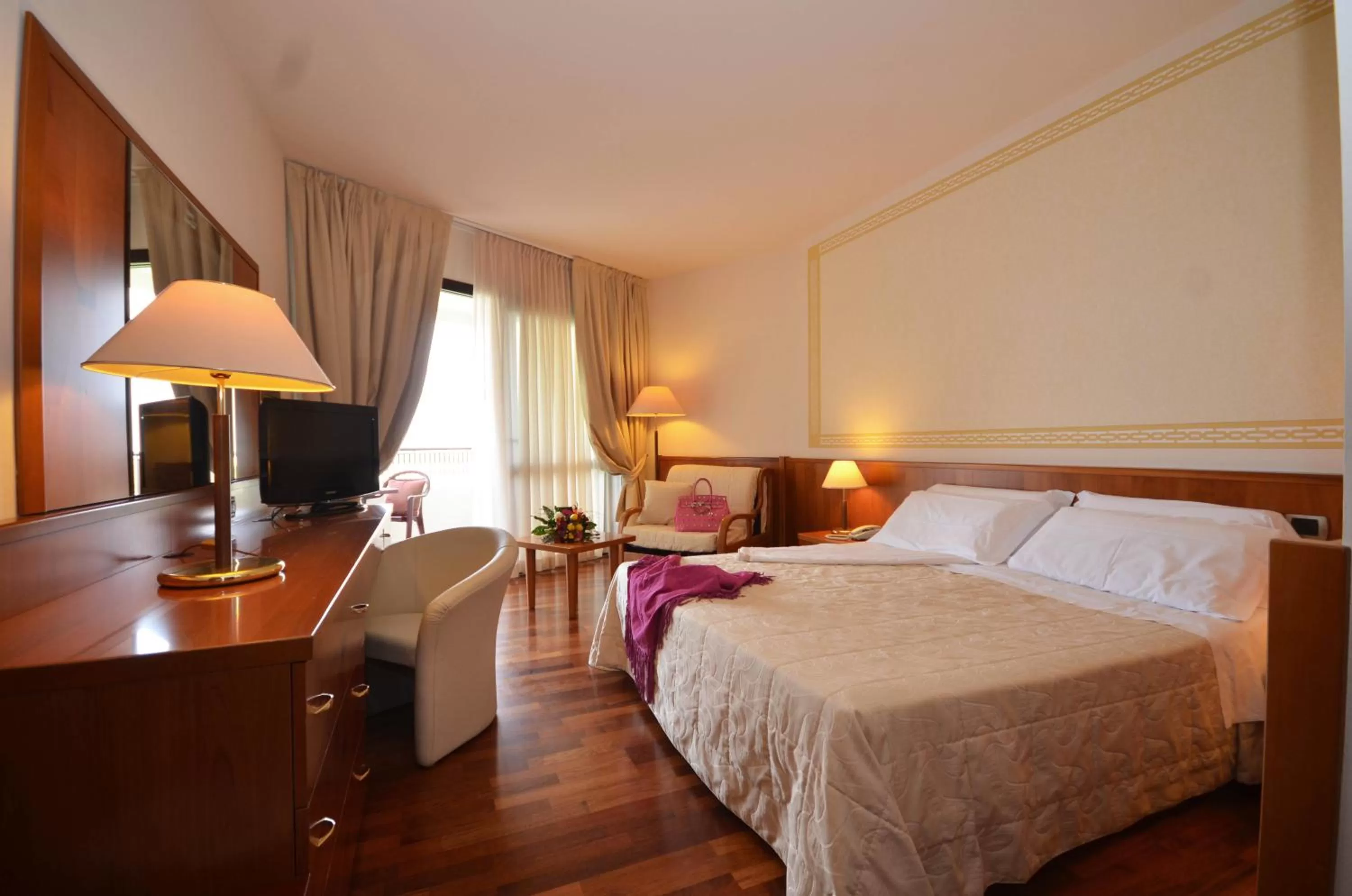 Bedroom, Bed in Savoy Beach Hotel & Thermal Spa