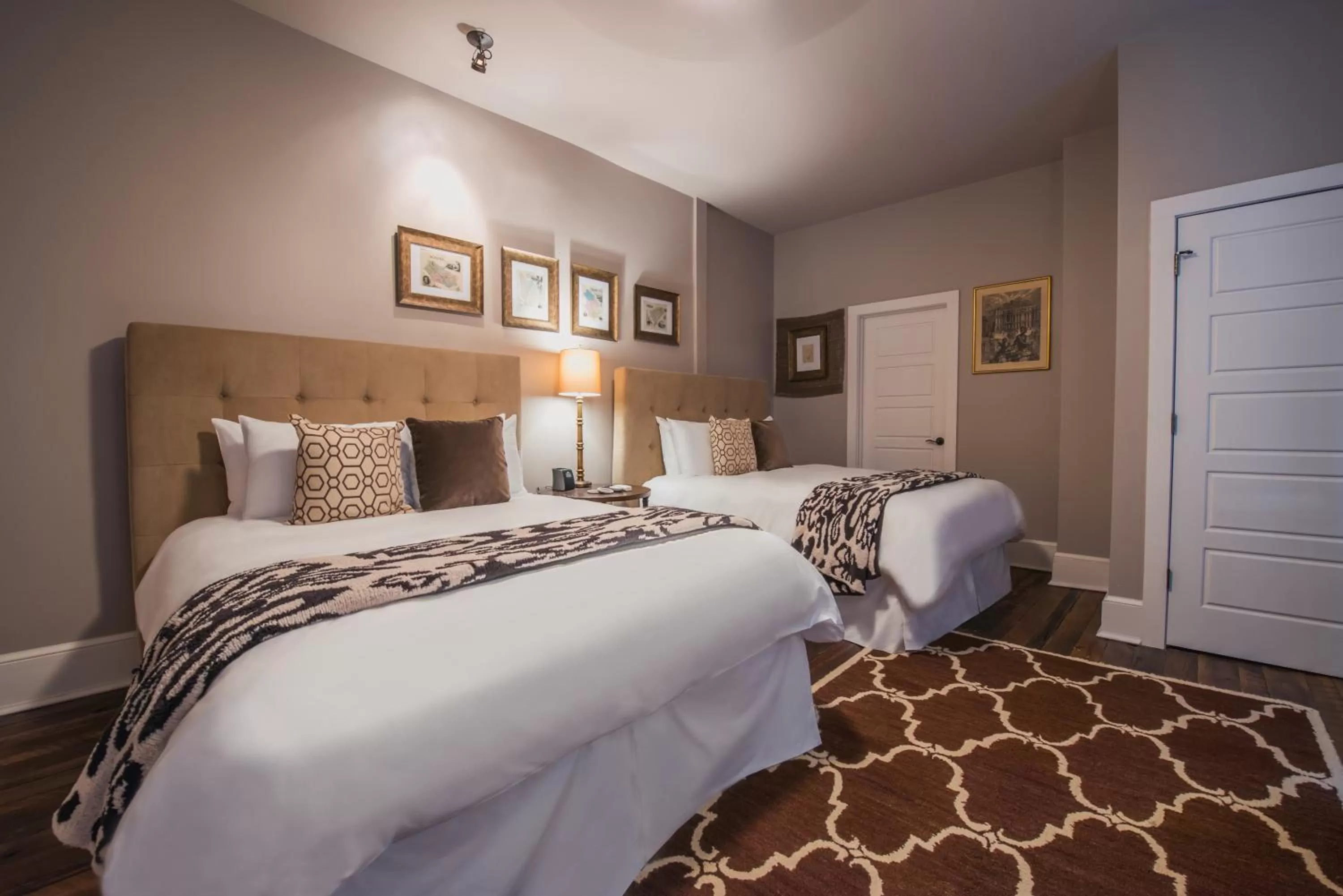 Bedroom, Bed in The Windsor - Asheville