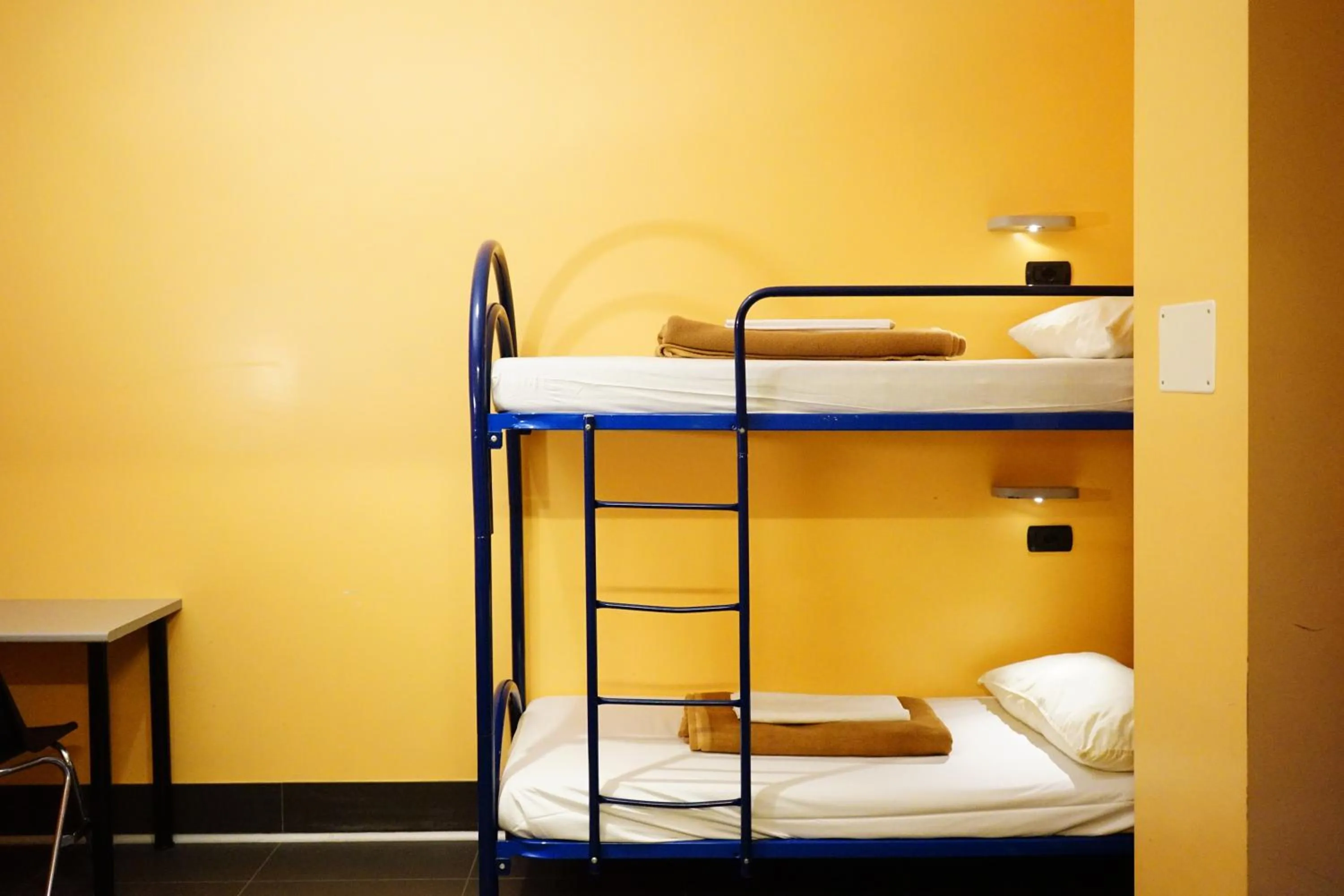 bunk bed, Bed in Hi! Ostello Milano