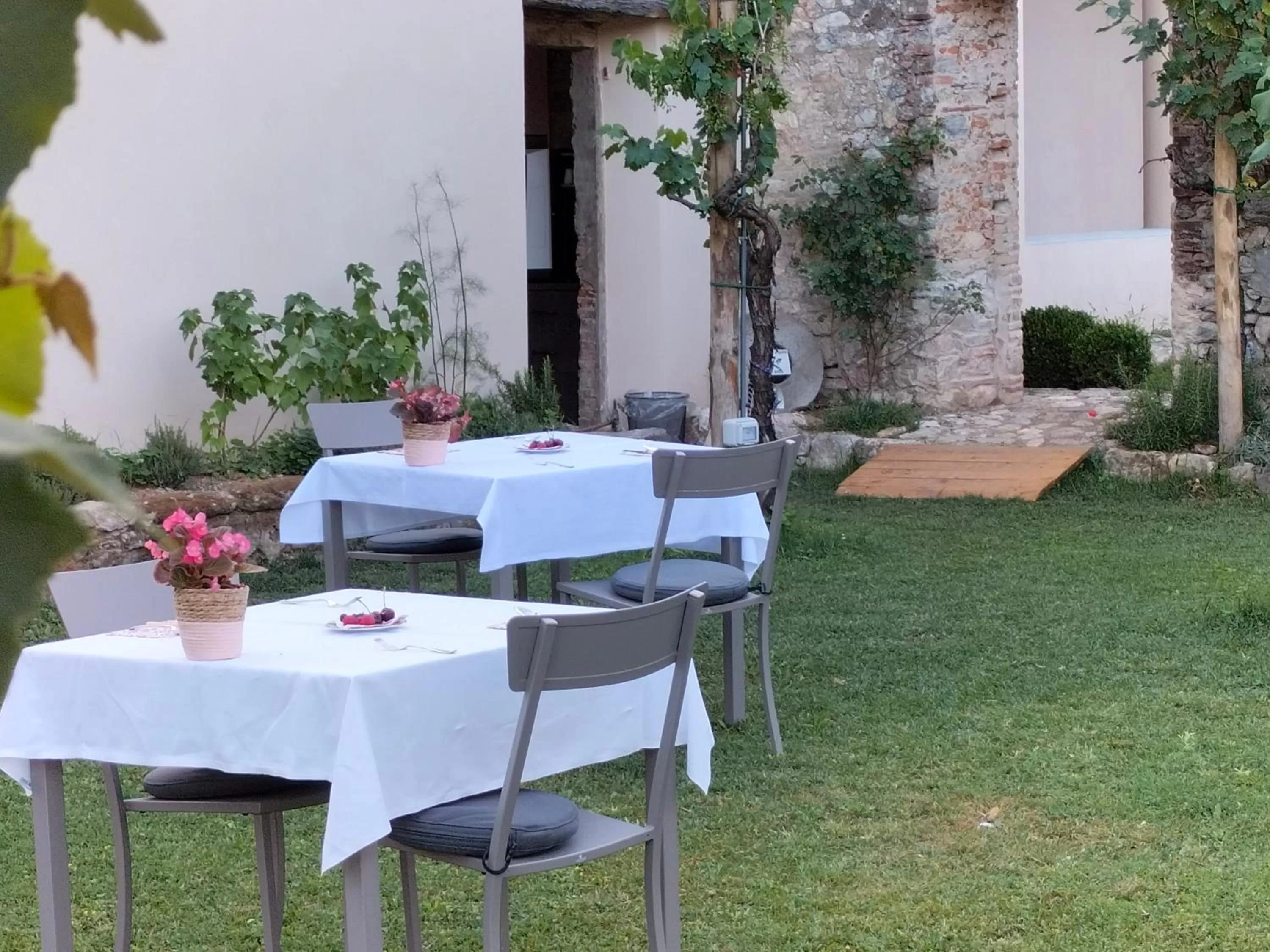 Garden, Restaurant/Places to Eat in Badia Giulia Prestigious Historical B&B