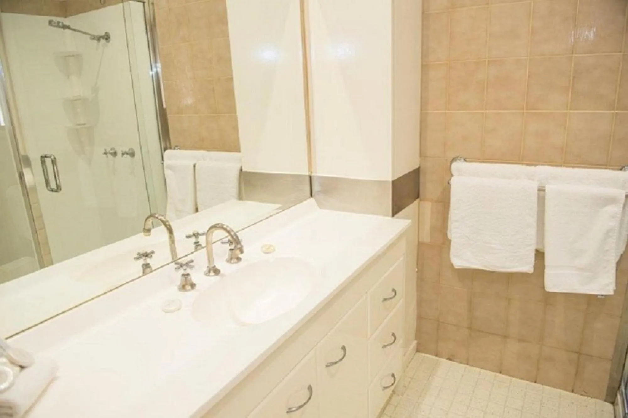 Bedroom in Garden City Motor Inn