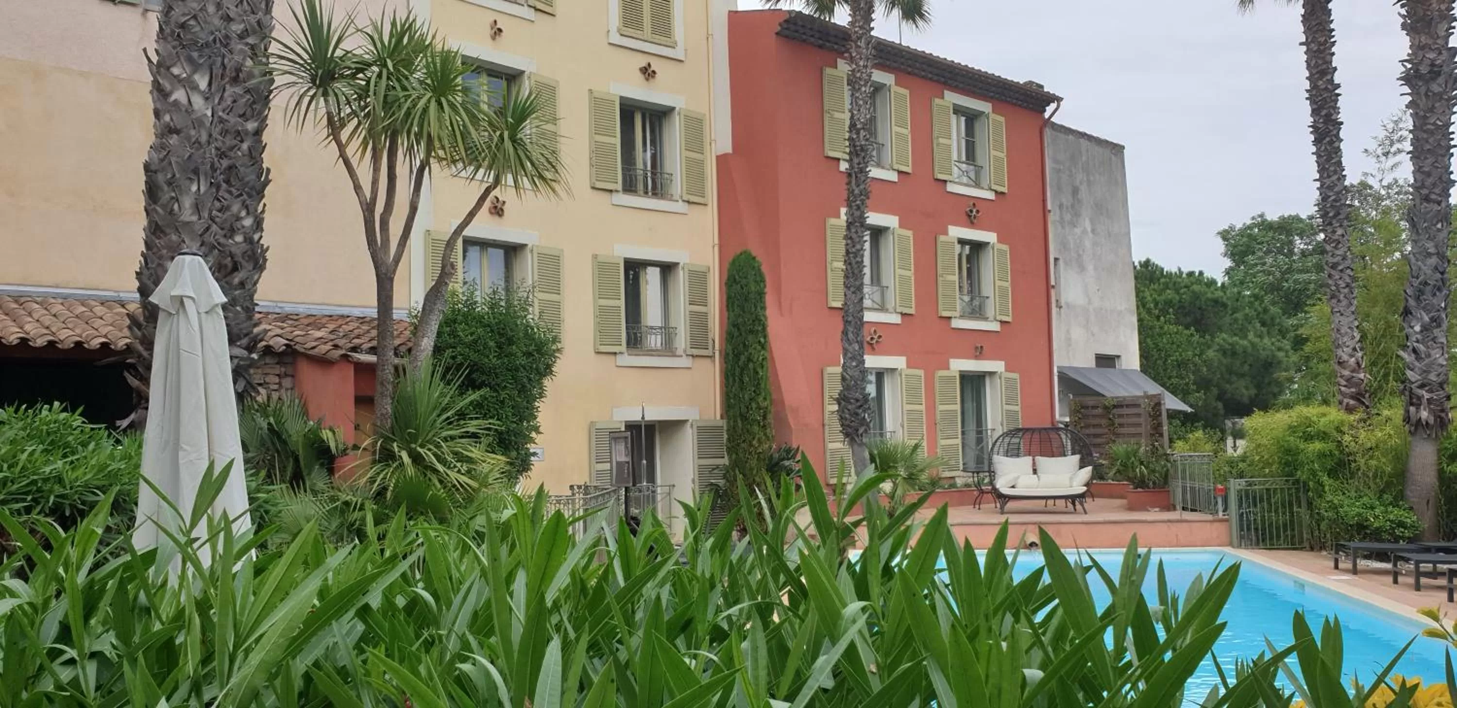 Property building in Hôtel l'Arena