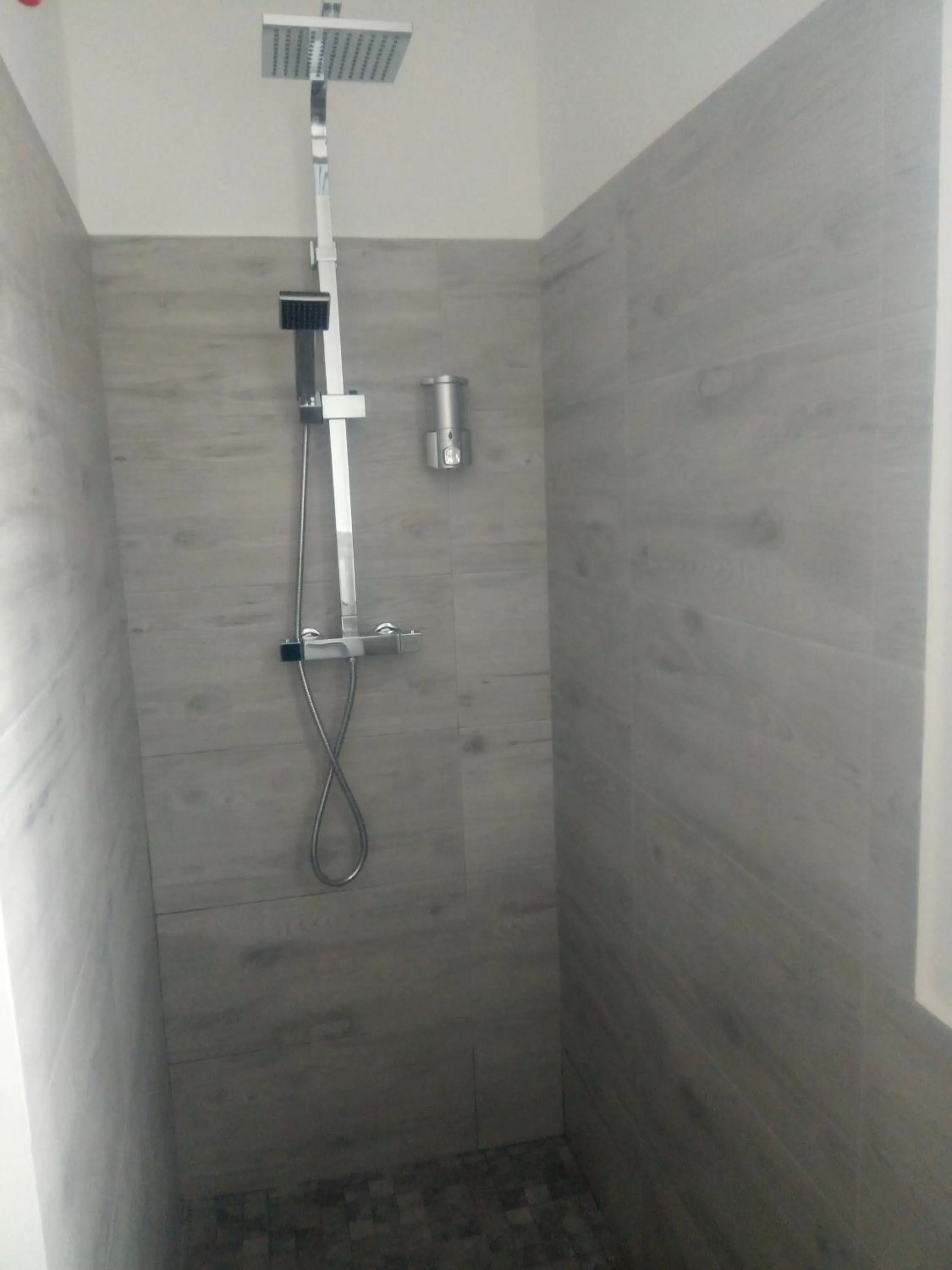 Shower in UP&B Rooms Catania