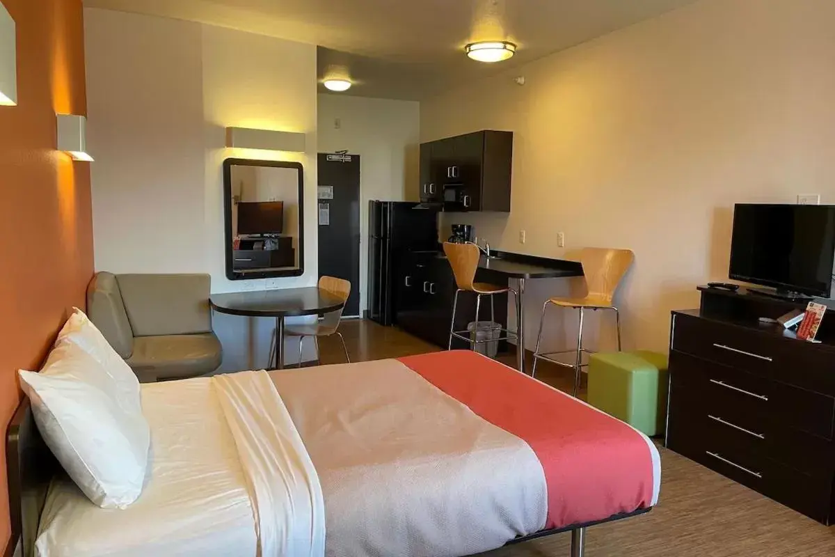 Studio Suite with One Queen Bed, One Twin Bed, Mobility Access and Kitchenette, Non-Smoking in Baymont by Wyndham Williston Studio Suite with One Queen Bed, One Twin Bed, Mobility Access and Kitchenette, Non-Smoking in Baymont by Wyndham Williston