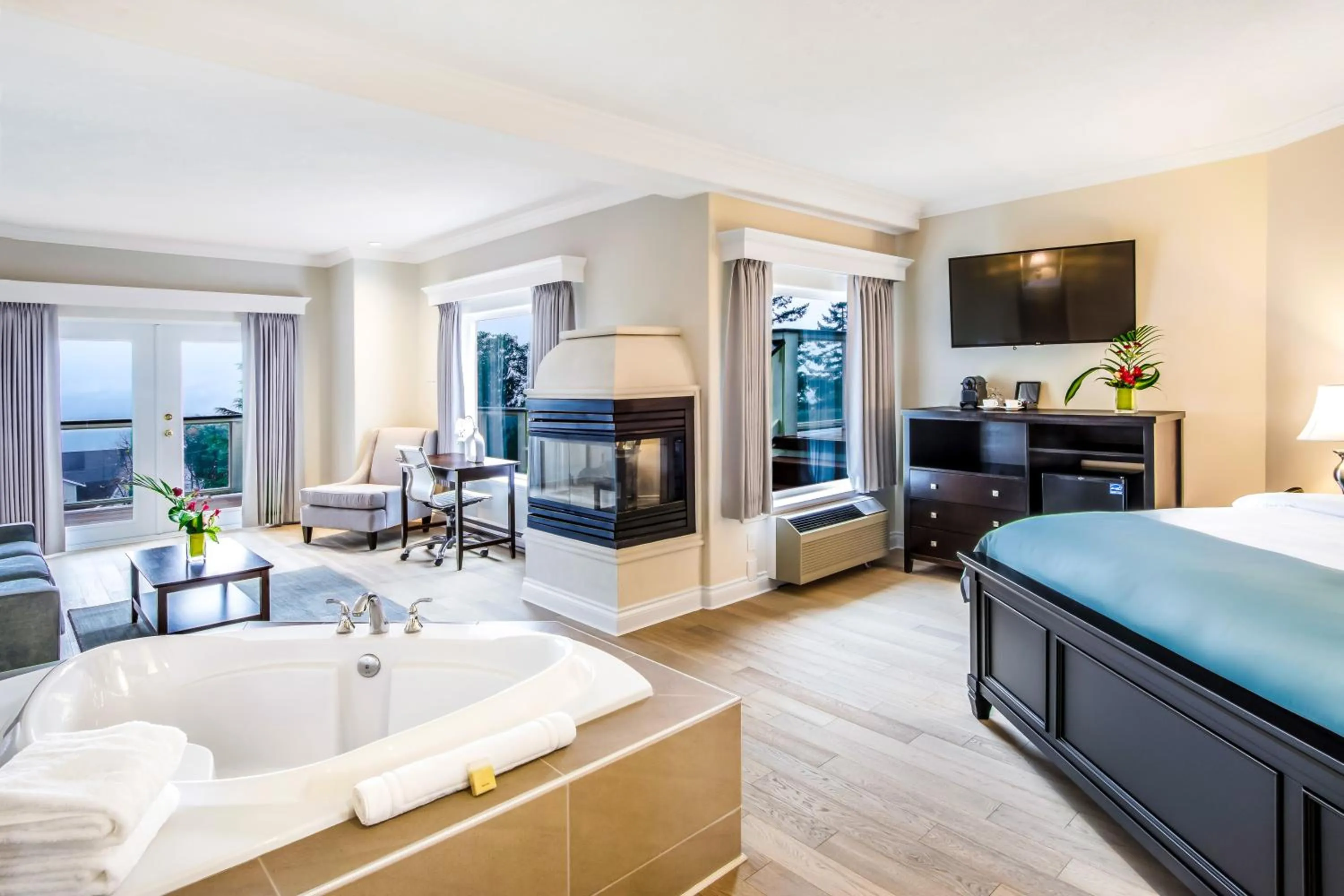 Bed in Villa Eyrie Resort