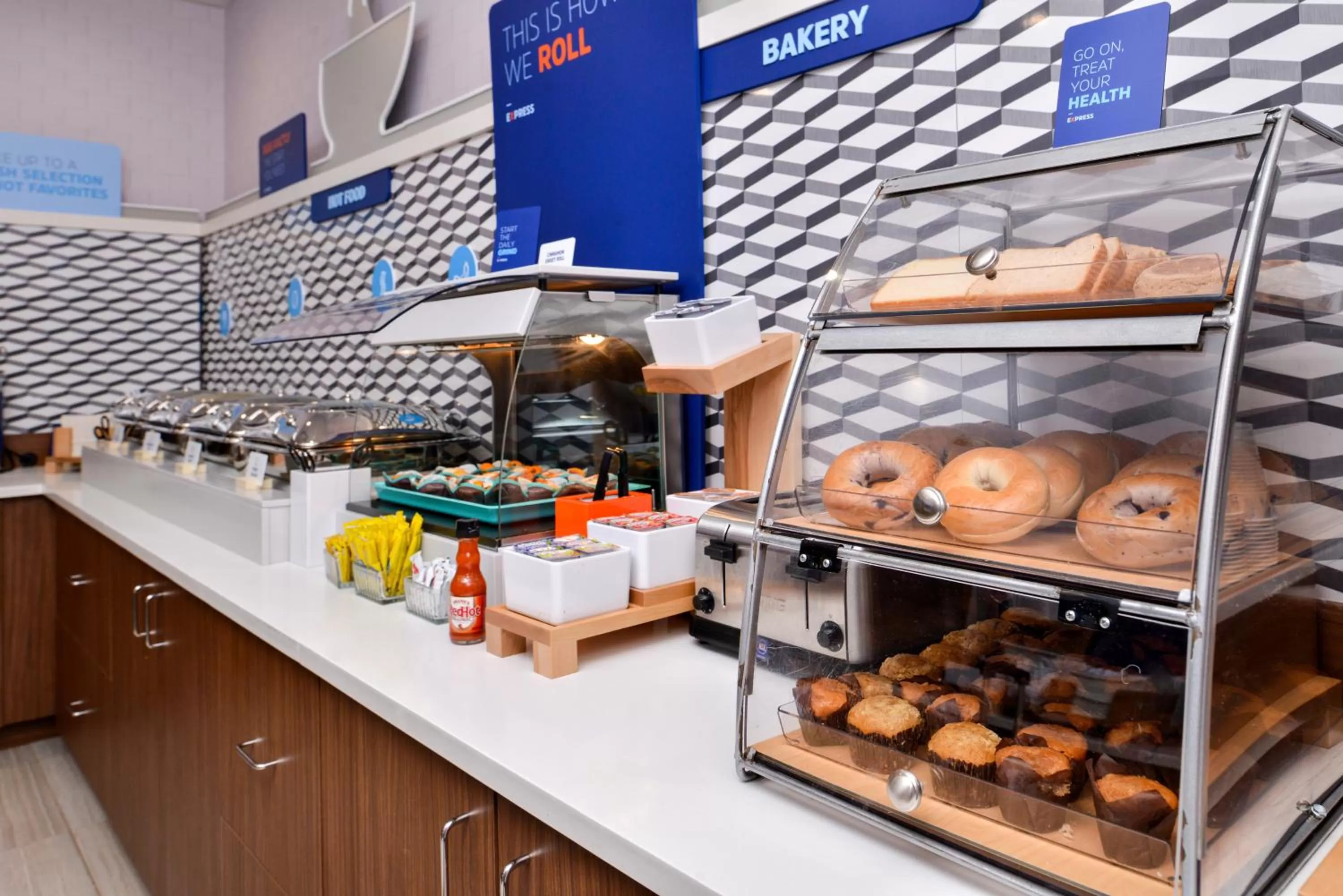 Breakfast in Holiday Inn Express Hotel & Suites Cincinnati - Mason by IHG