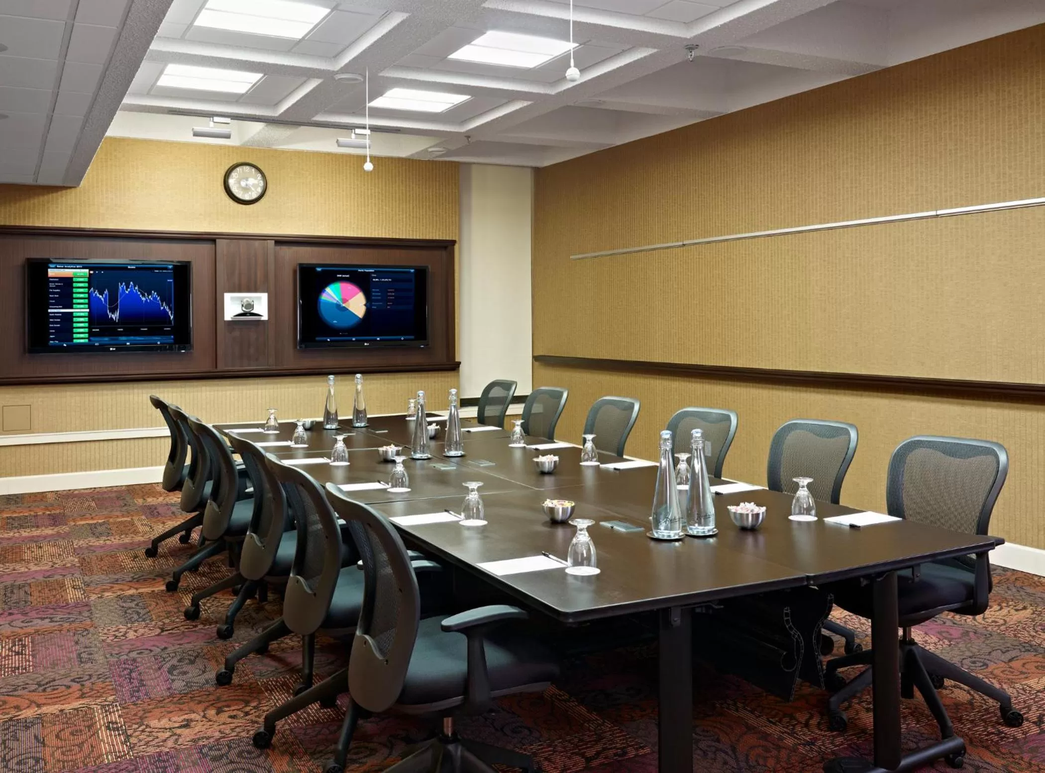 TV and multimedia in Wyndham Edmonton Hotel and Conference Centre