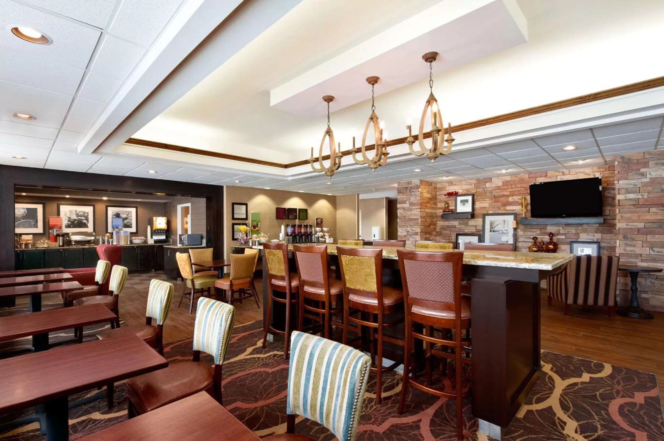Dining area in Hampton Inn Santee-I-95