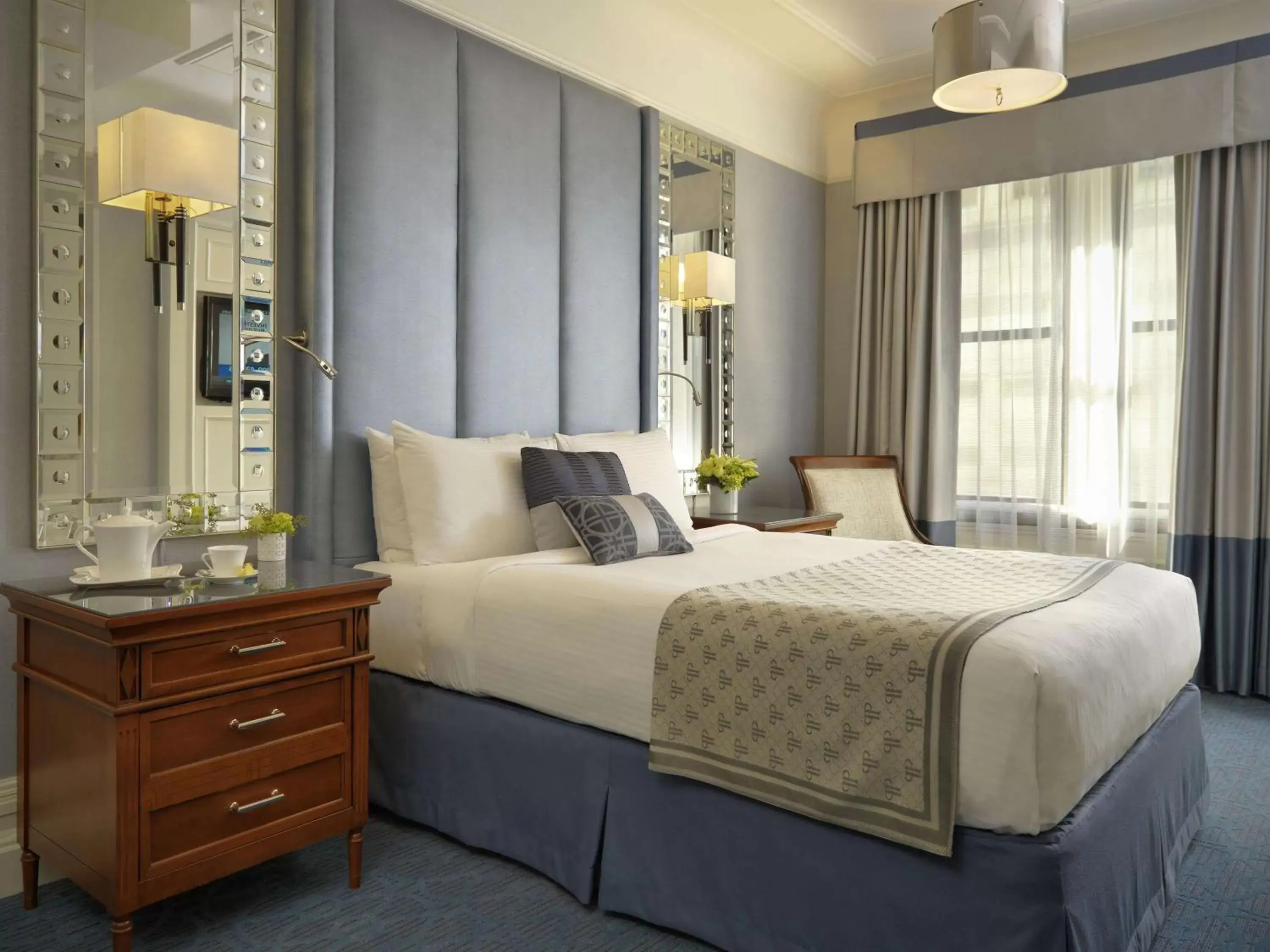 Fairmont King Room with Marble Bath - City or Interior Facade View in Fairmont Copley Plaza Fairmont King Room with Marble Bath - City or Interior Facade View in Fairmont Copley Plaza