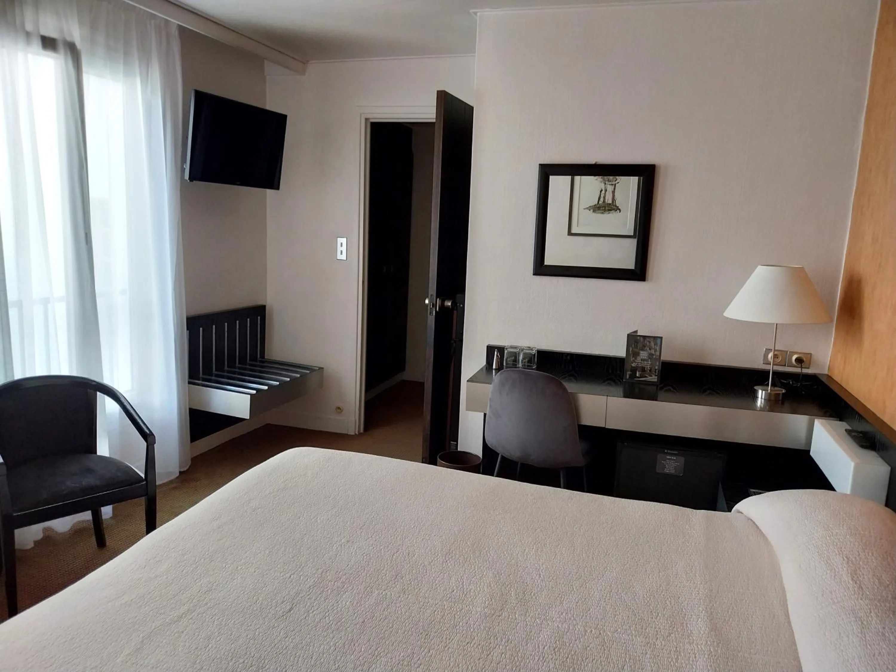 Photo of the whole room, Bed in HOTEL ALISON