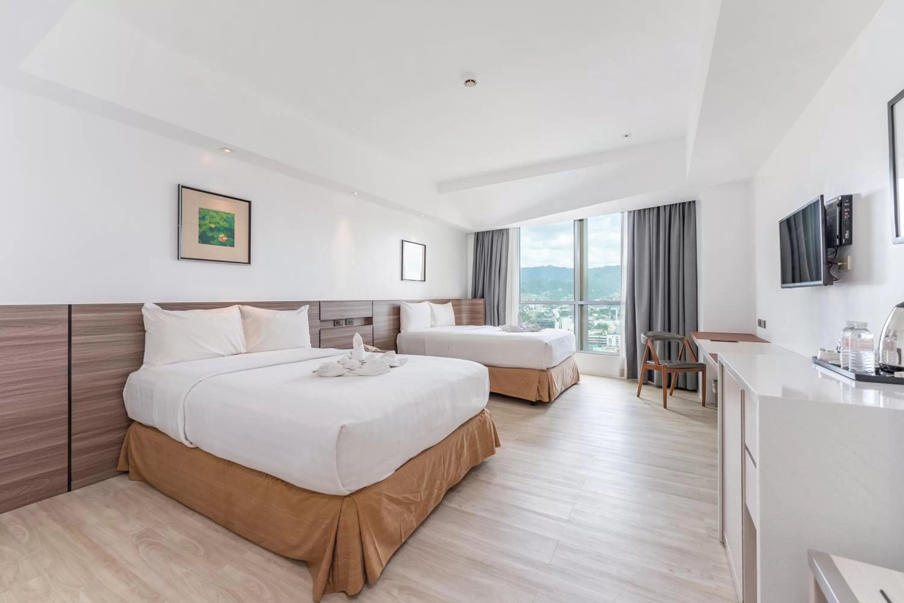 Crown Regency Hotel & Towers