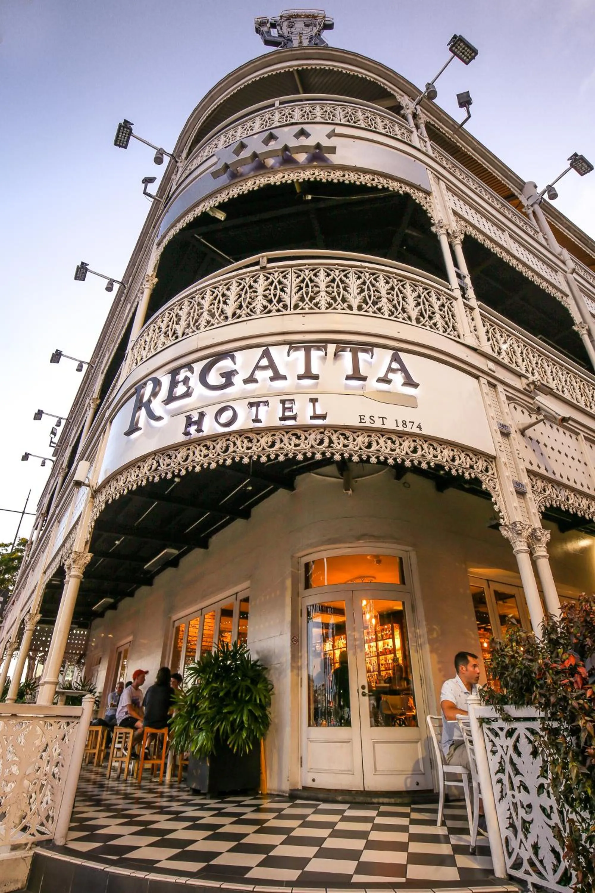 Restaurant/places to eat in Toowong Central Motel Apartments