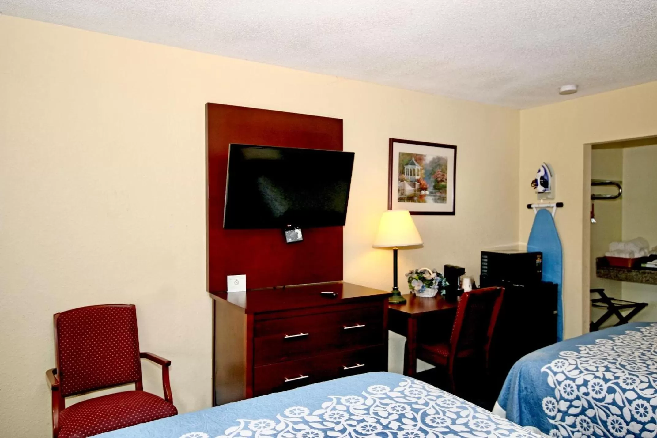 Coffee/tea facilities, Bed in Hamilton Inn Jonesville I-77