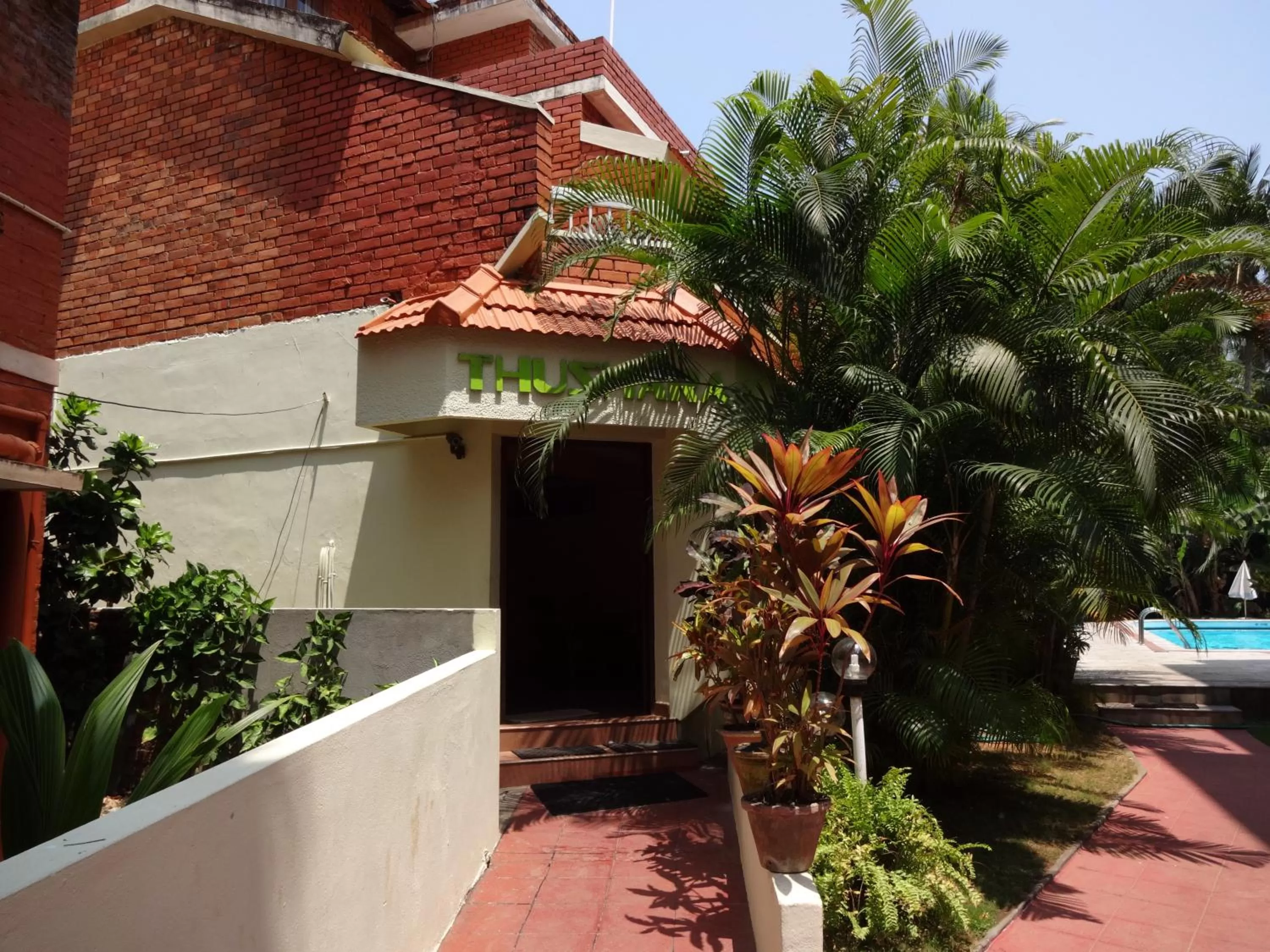 Facade/entrance in Hotel Thushara