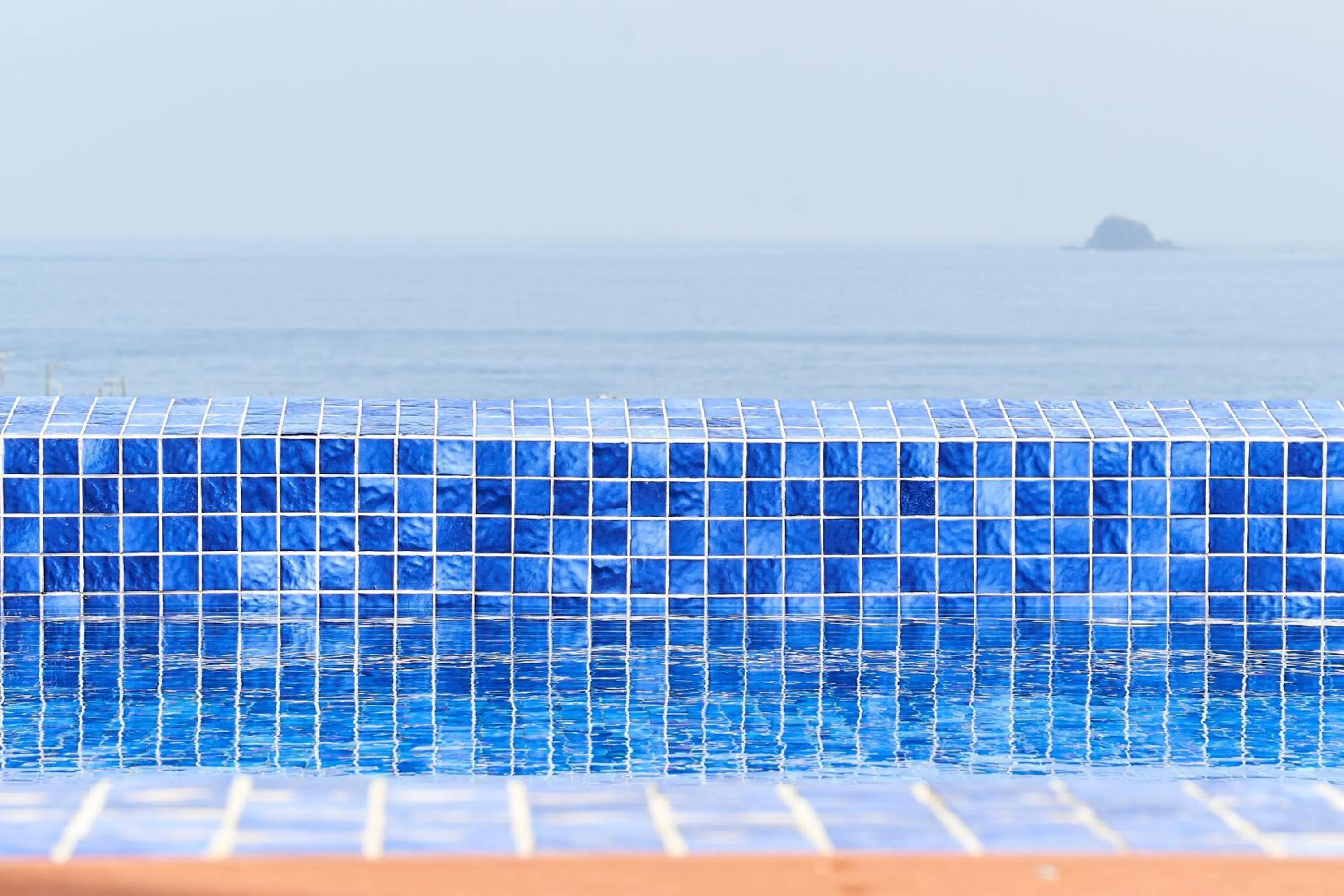 Swimming pool in HOTEL HIMALAYA SEA