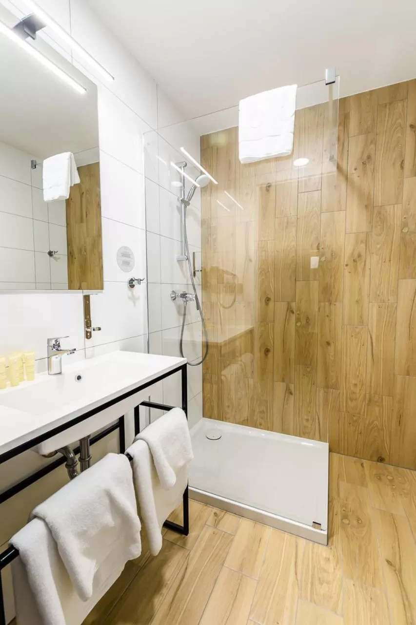 Shower in Arche Hotel Lublin