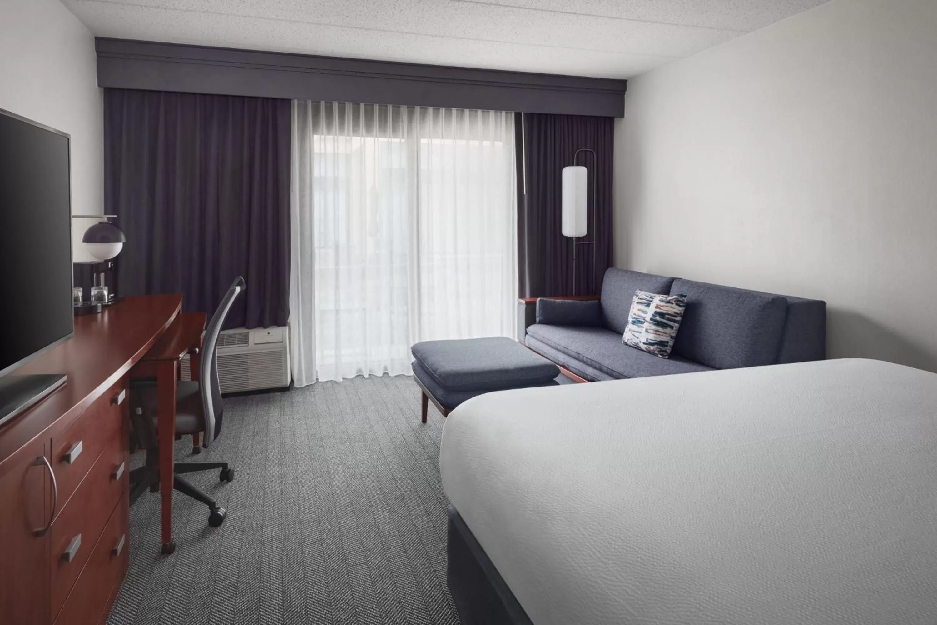 King Room with Sofa Bed and Adapted Tub - Mobility and Hearing Accessible in Courtyard by Marriott New Carrollton Landover