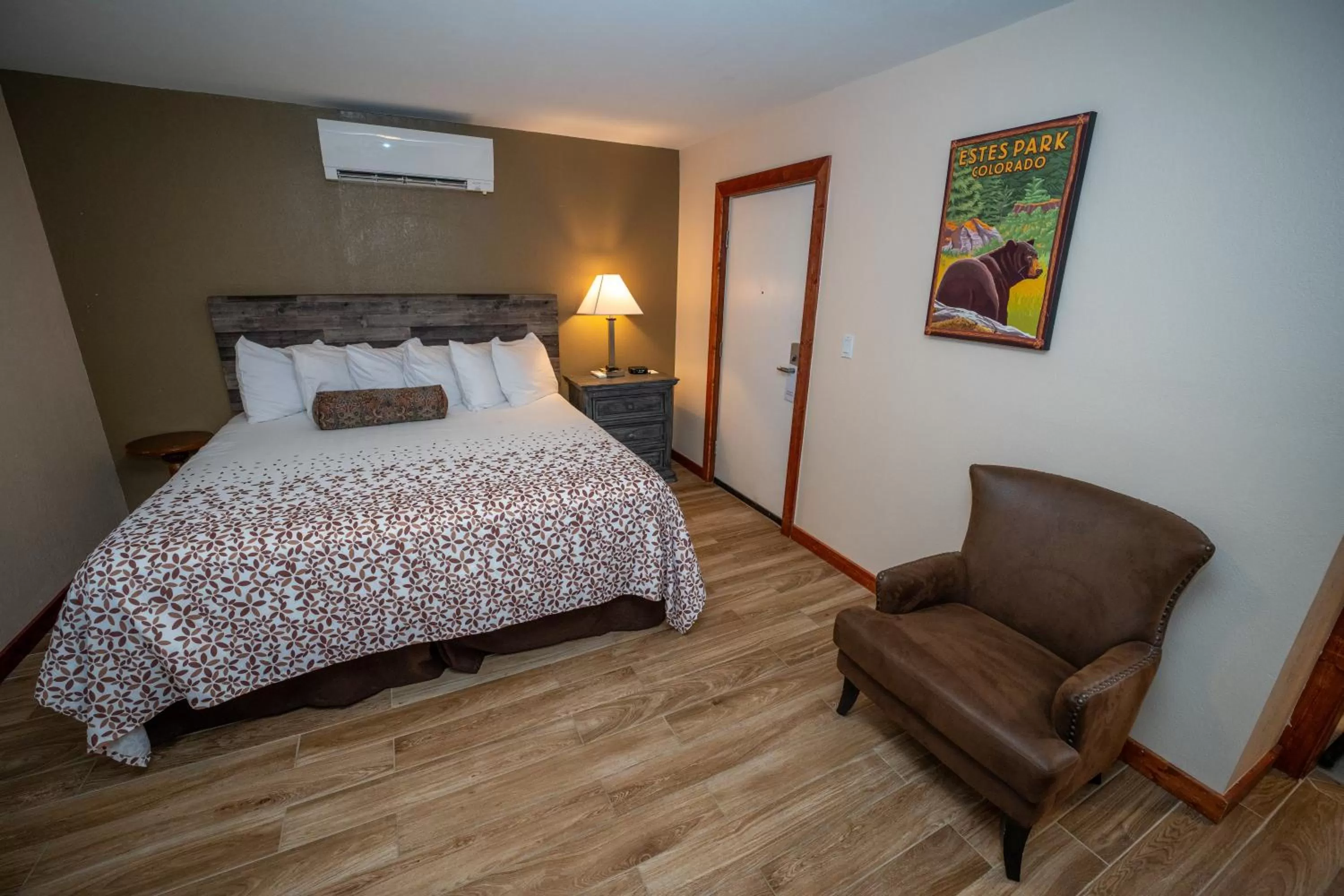 Bed in Estes Mountain Inn