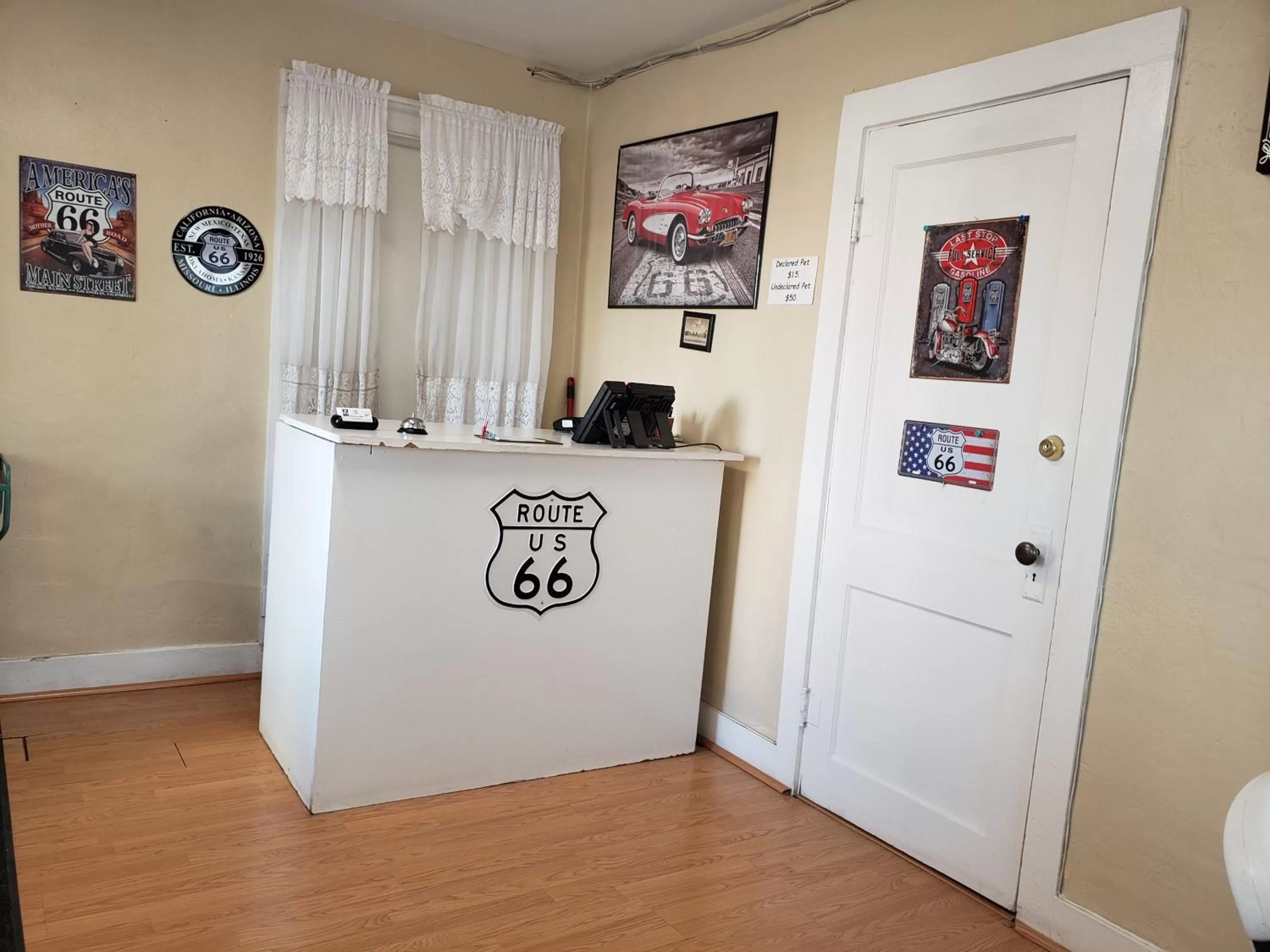 Breakfast in Deluxe Inn