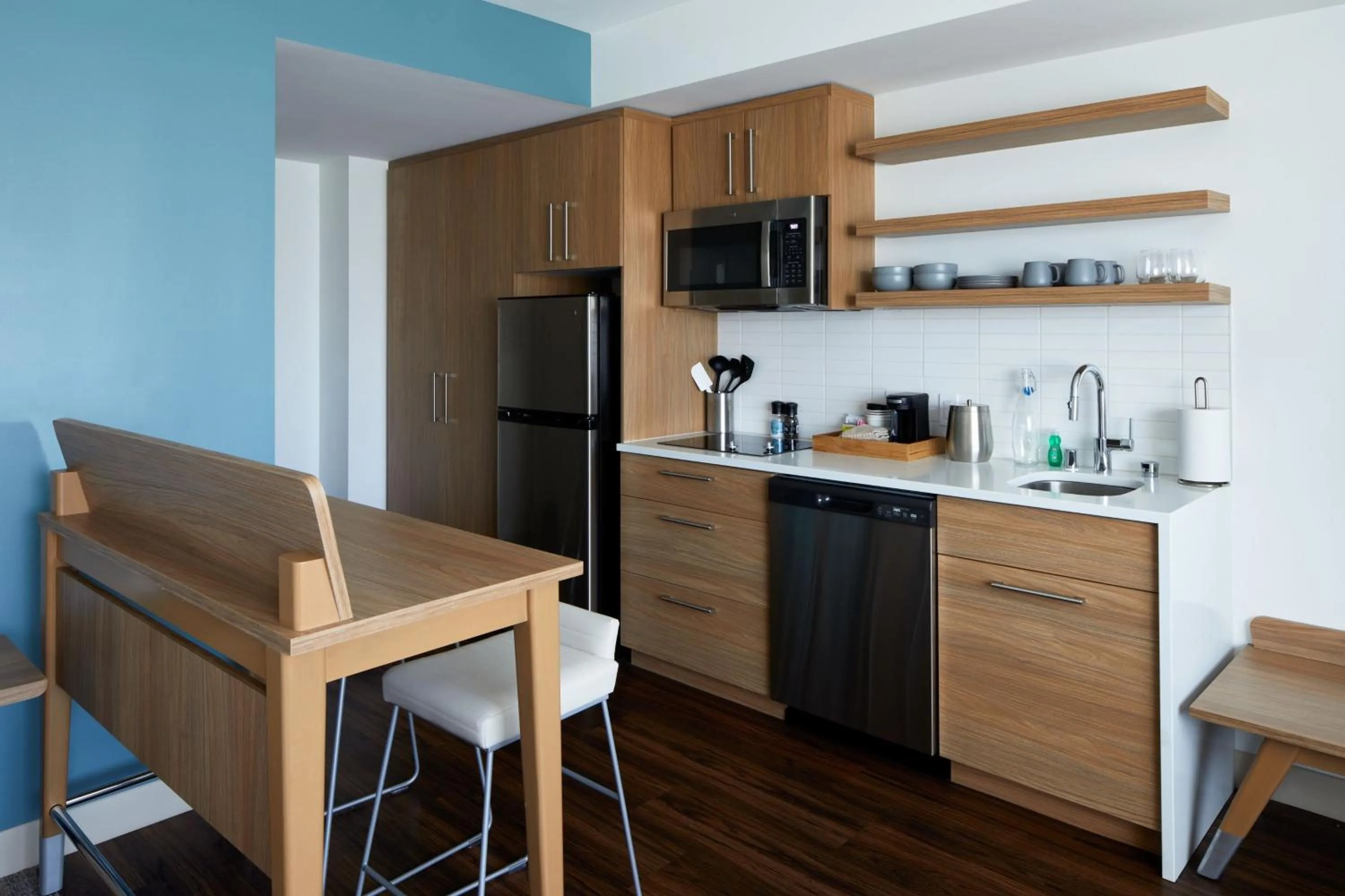 Kitchen or kitchenette in Element Irvine