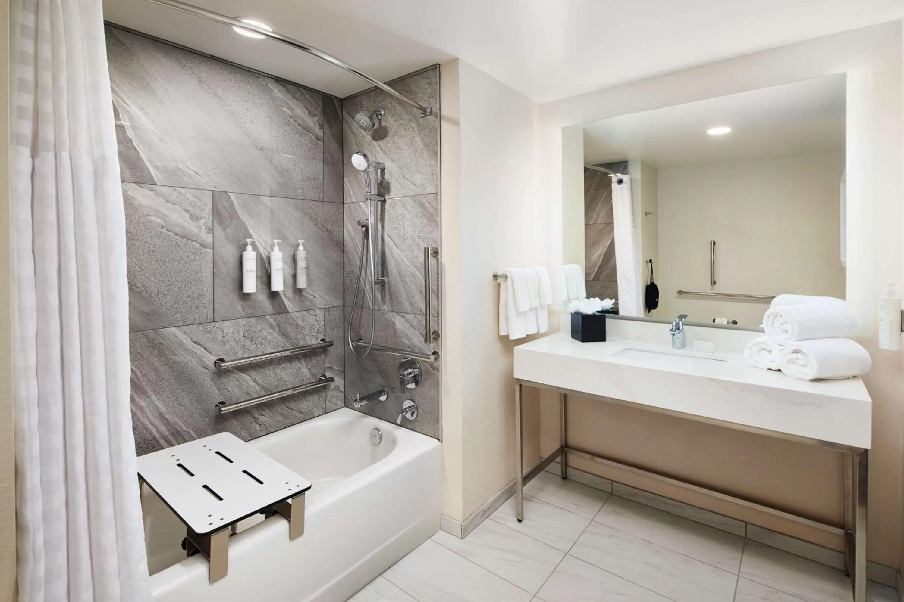 Bathroom, Bed in Embassy Suites By Hilton Atlanta Airport North