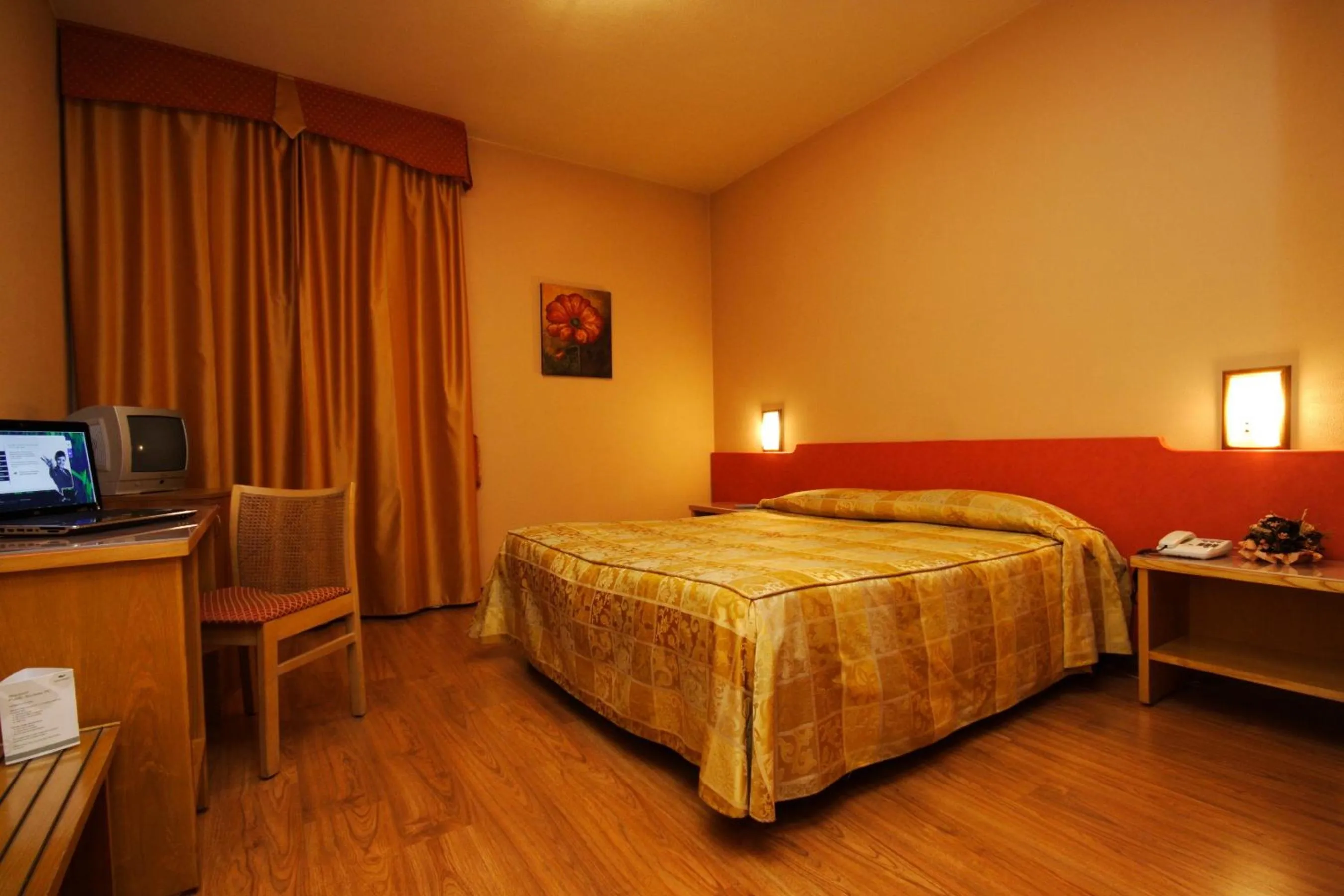 TV and multimedia, Bed in Hotel Tre Torri