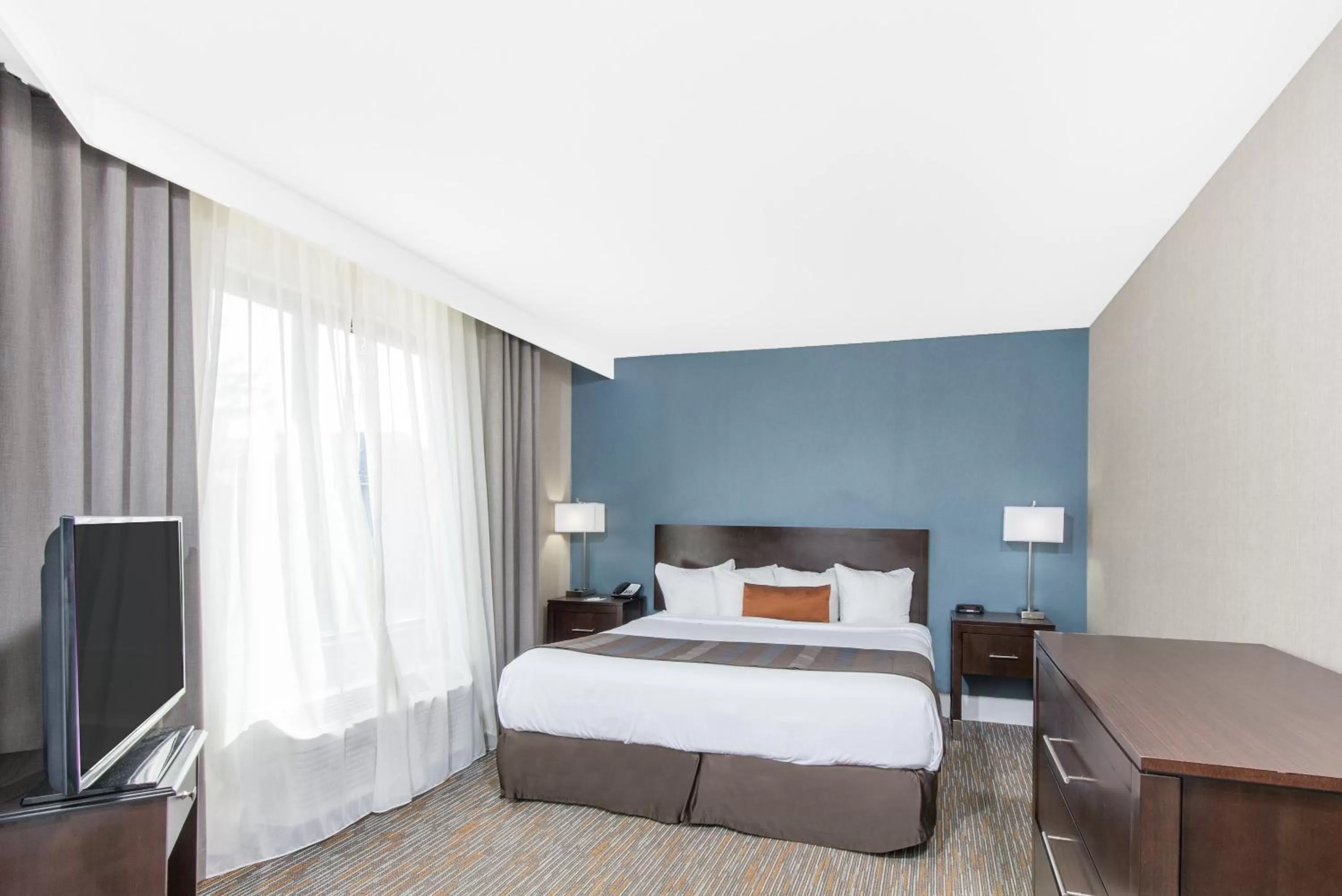 Bedroom, Bed in Wingate by Wyndham Niagara Falls