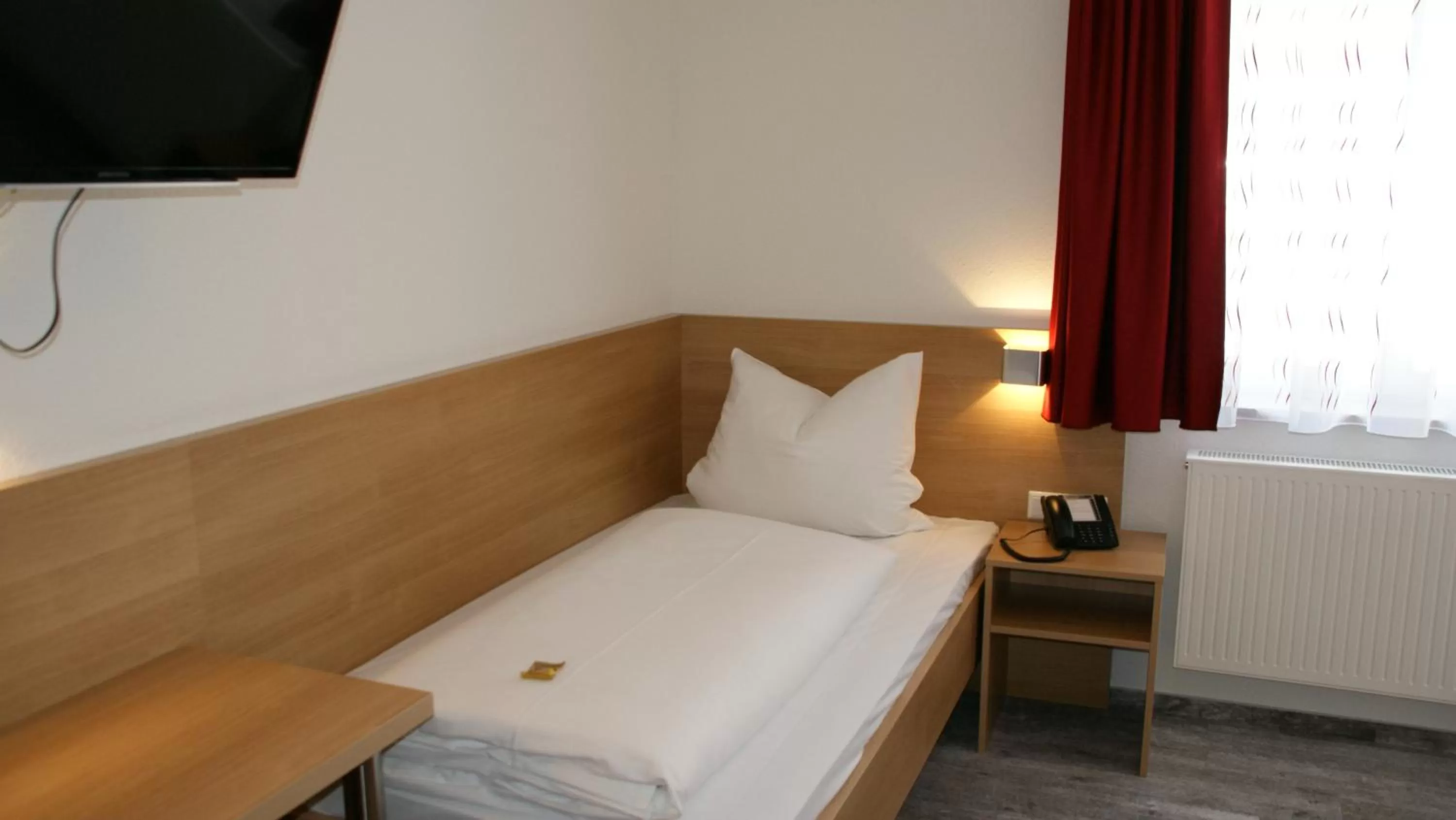 Photo of the whole room, Bed in Hotel Engel