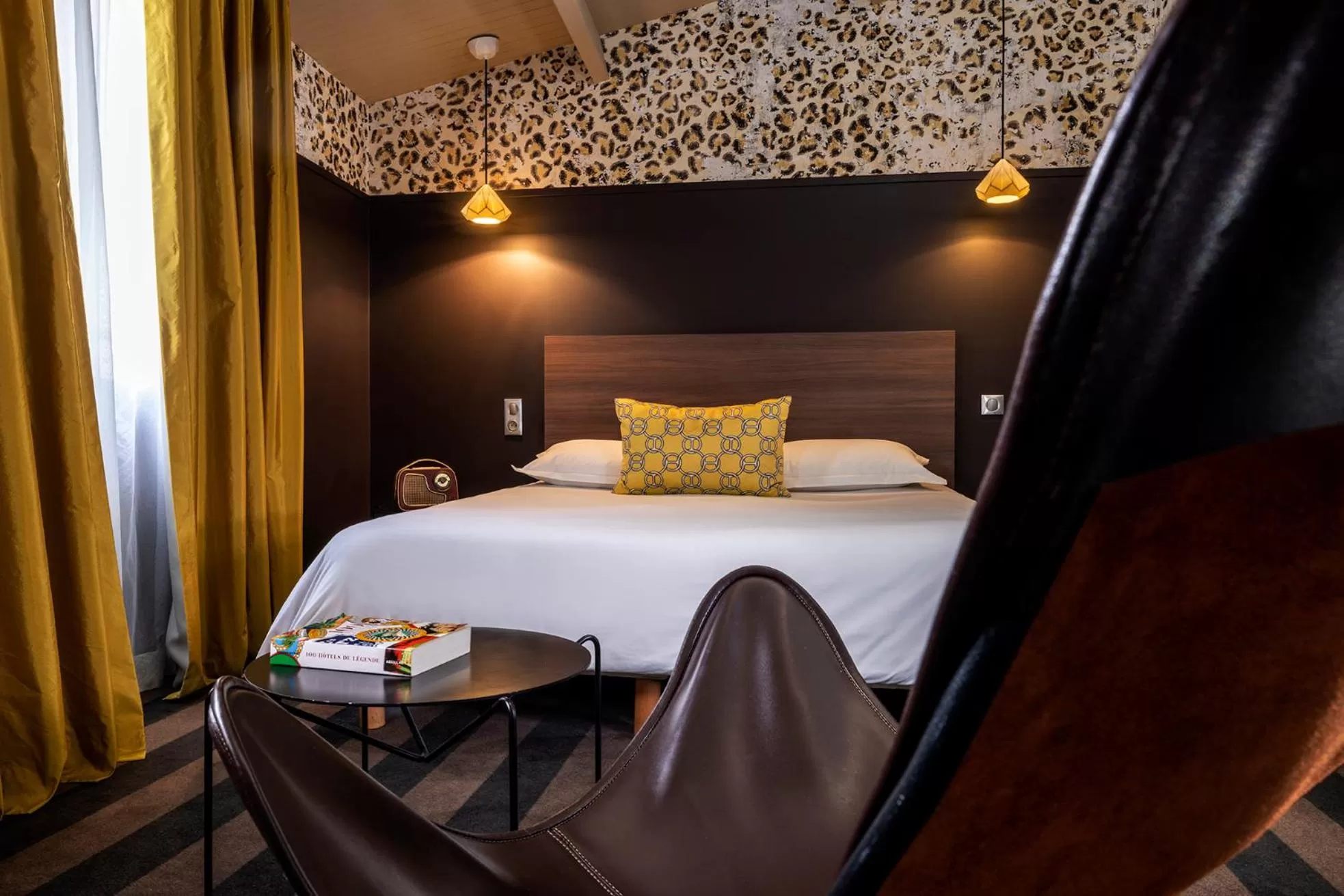 Photo of the whole room, Bed in LHotel - face au château - boutique hôtel et séminaires