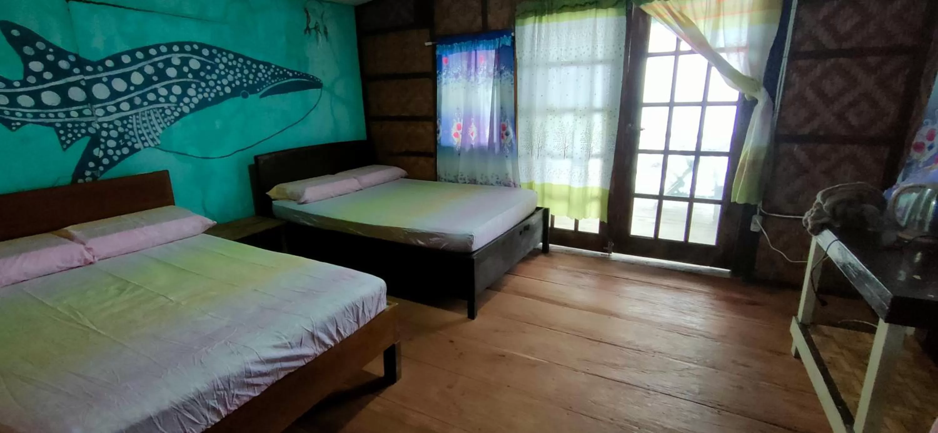 Bed in Paseo Del Mar Seaside Inn