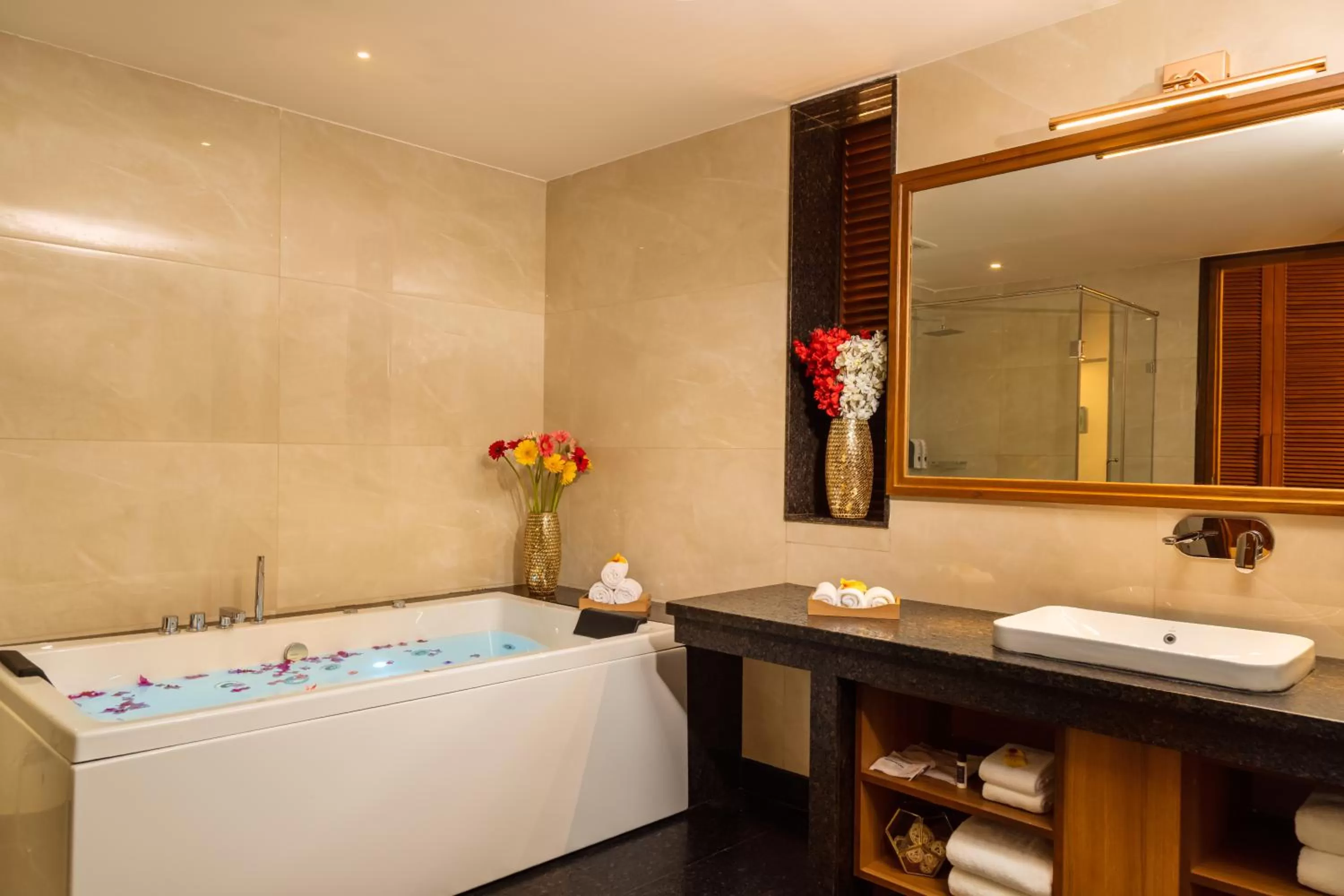 Bath in Denissons Beach Resort, formerly Gamyam Retreat