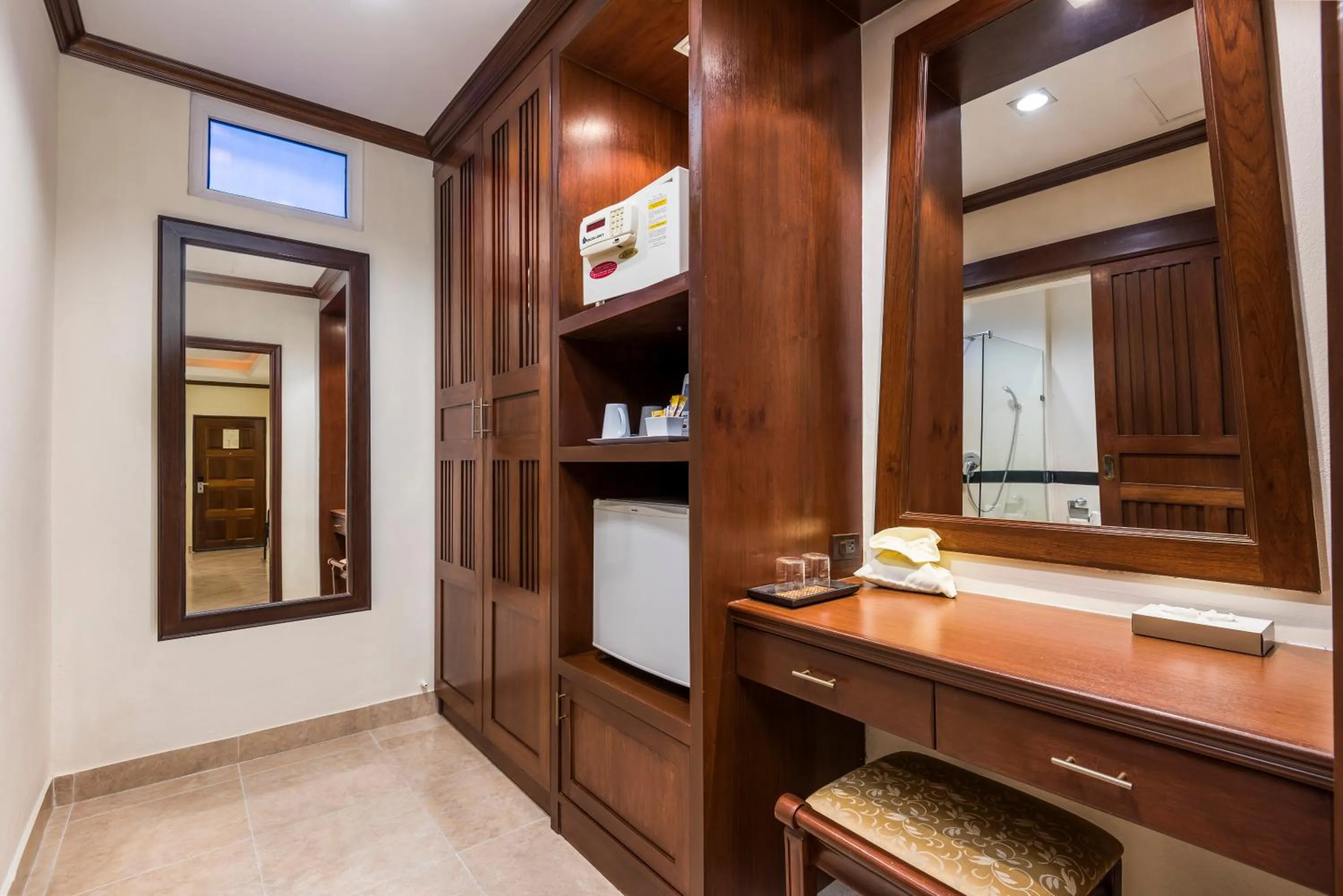 One Bedroom Apartment Pool Access King Bed in Thai Garden Resort