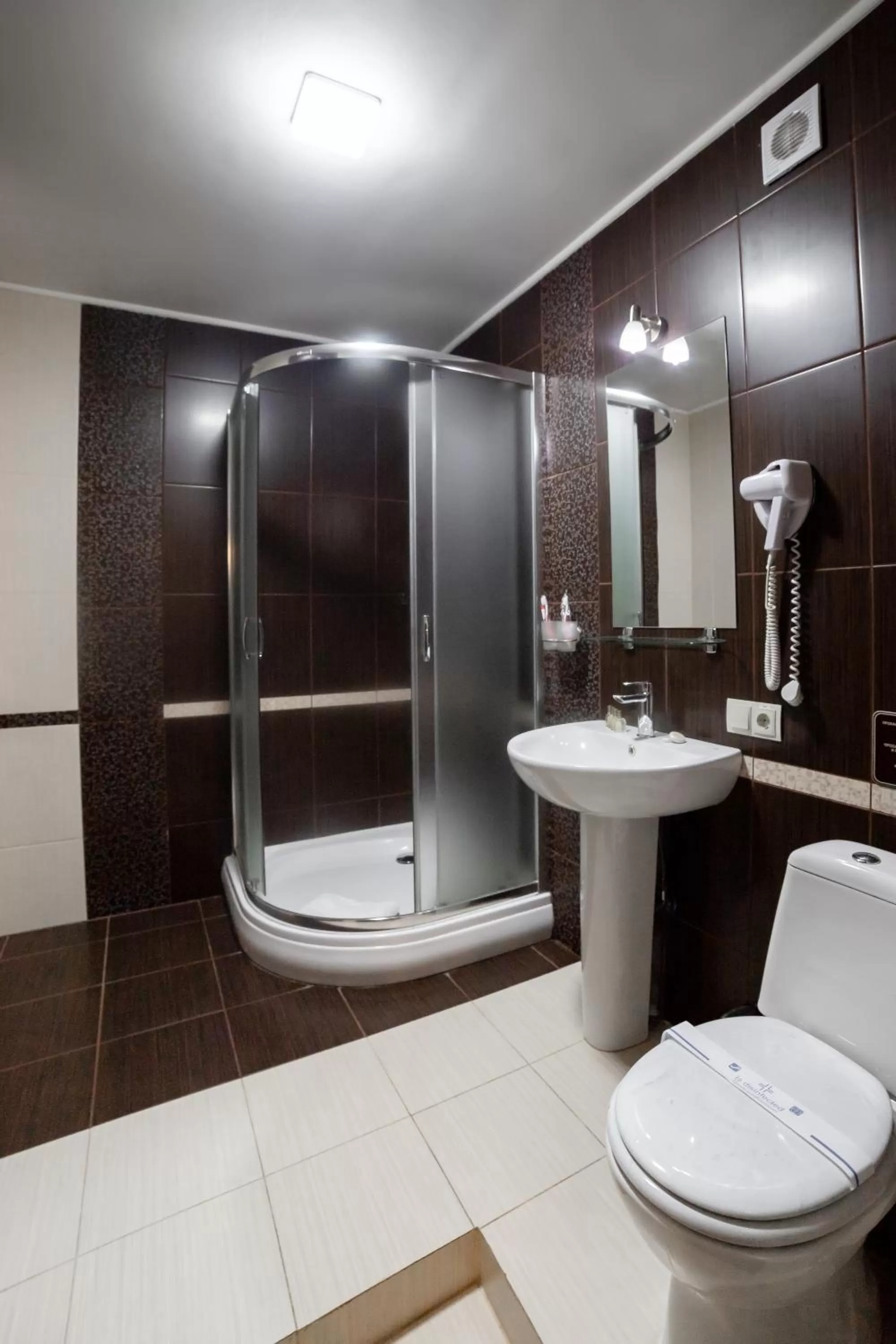 Shower in Wellland Hotel