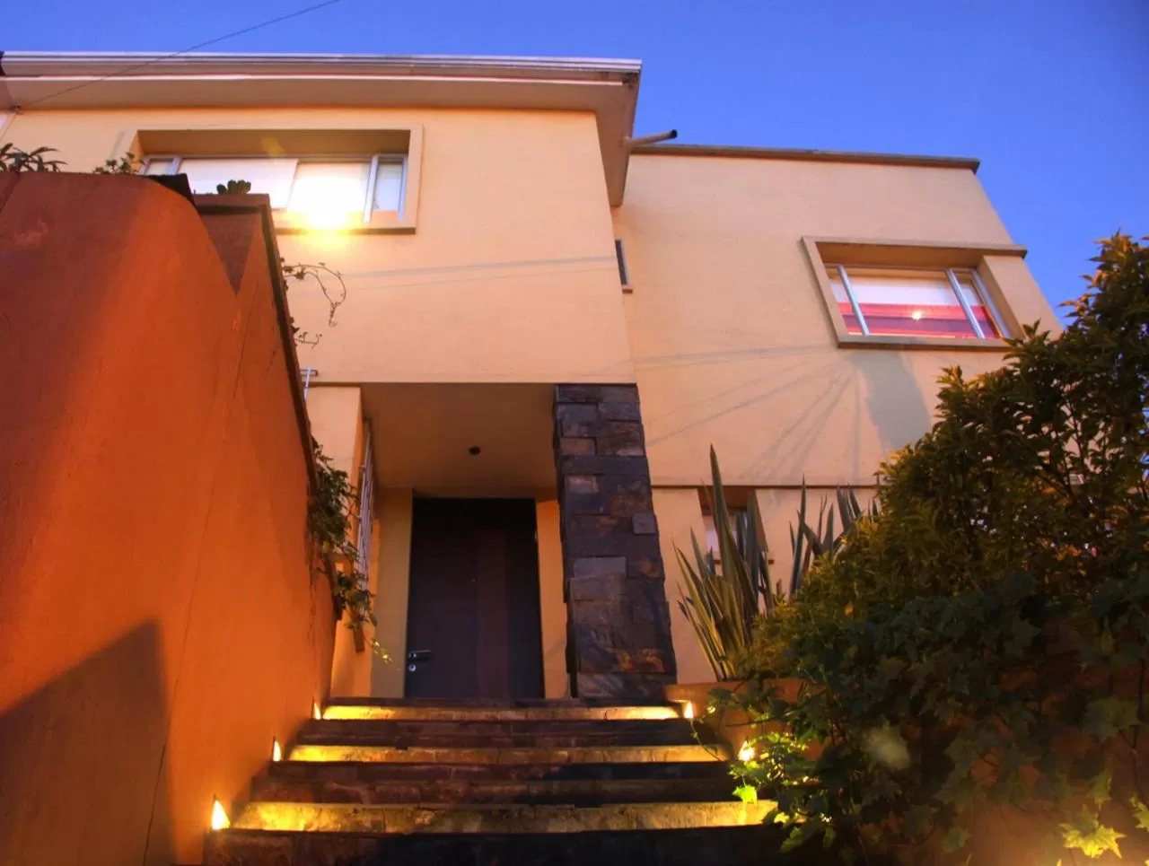 Facade/entrance in 6 Suites Hotel