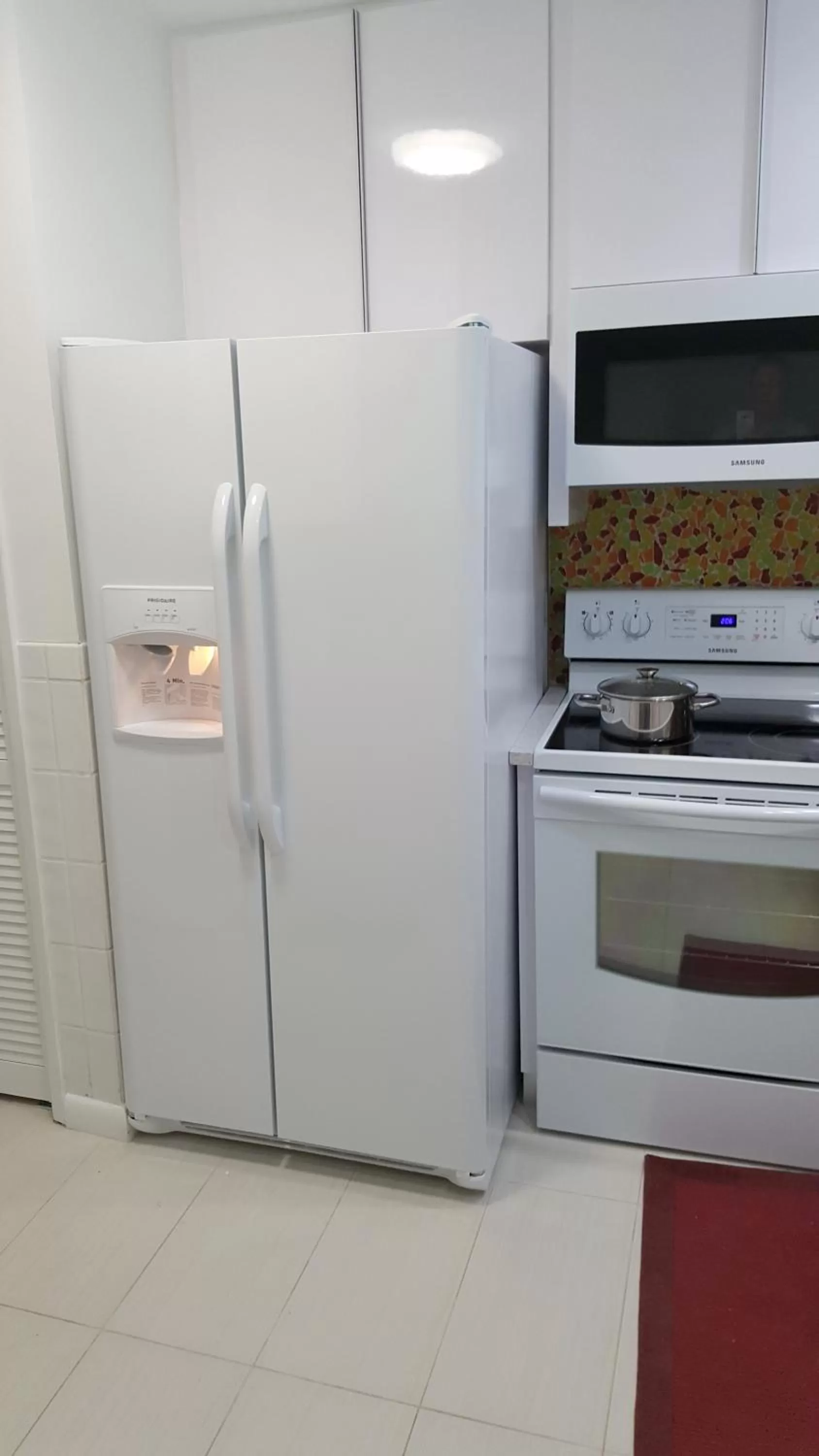 Kitchen or kitchenette in Downtown Hollywood Boutique Hotel