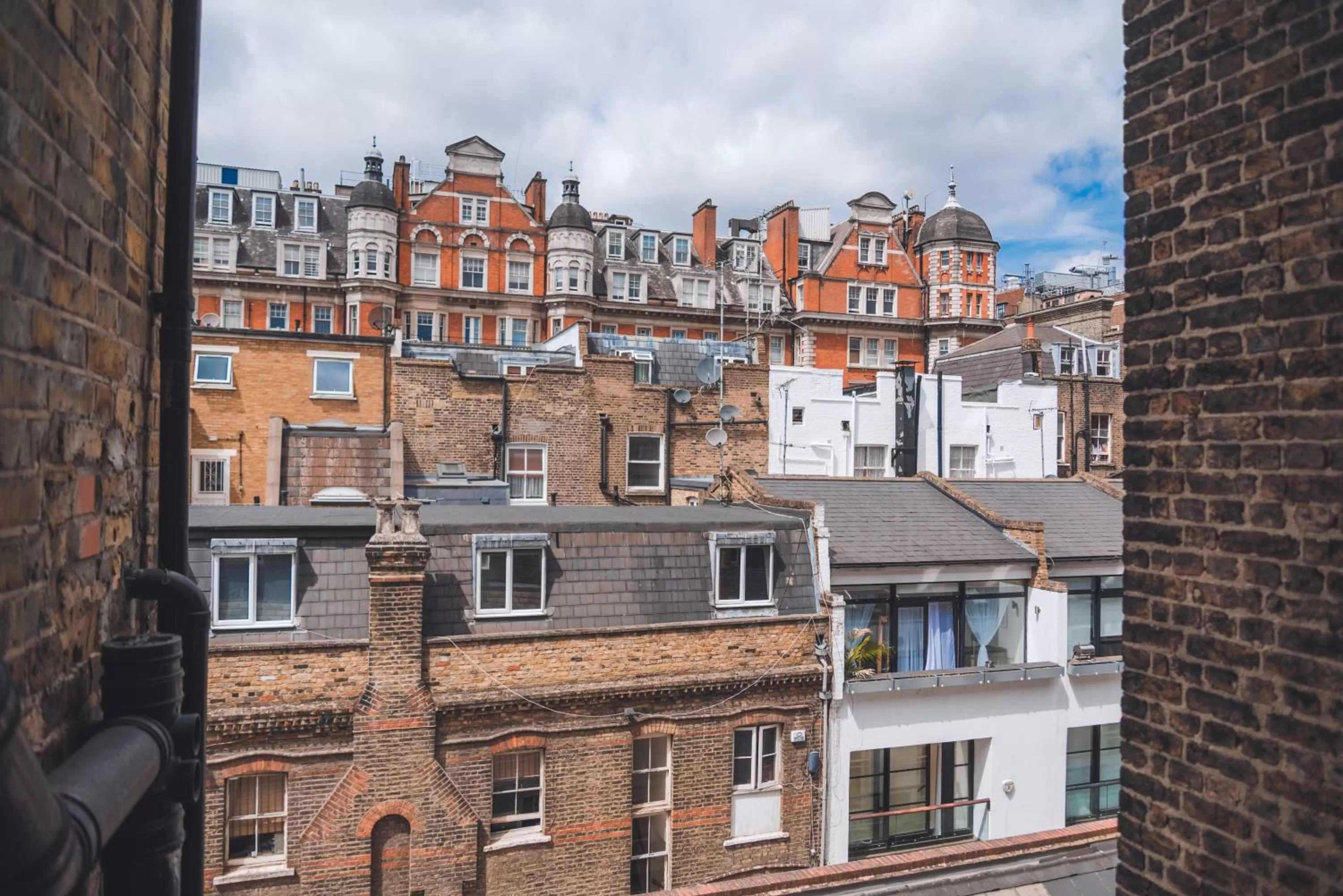 Neighbourhood in Dolphin Hotel