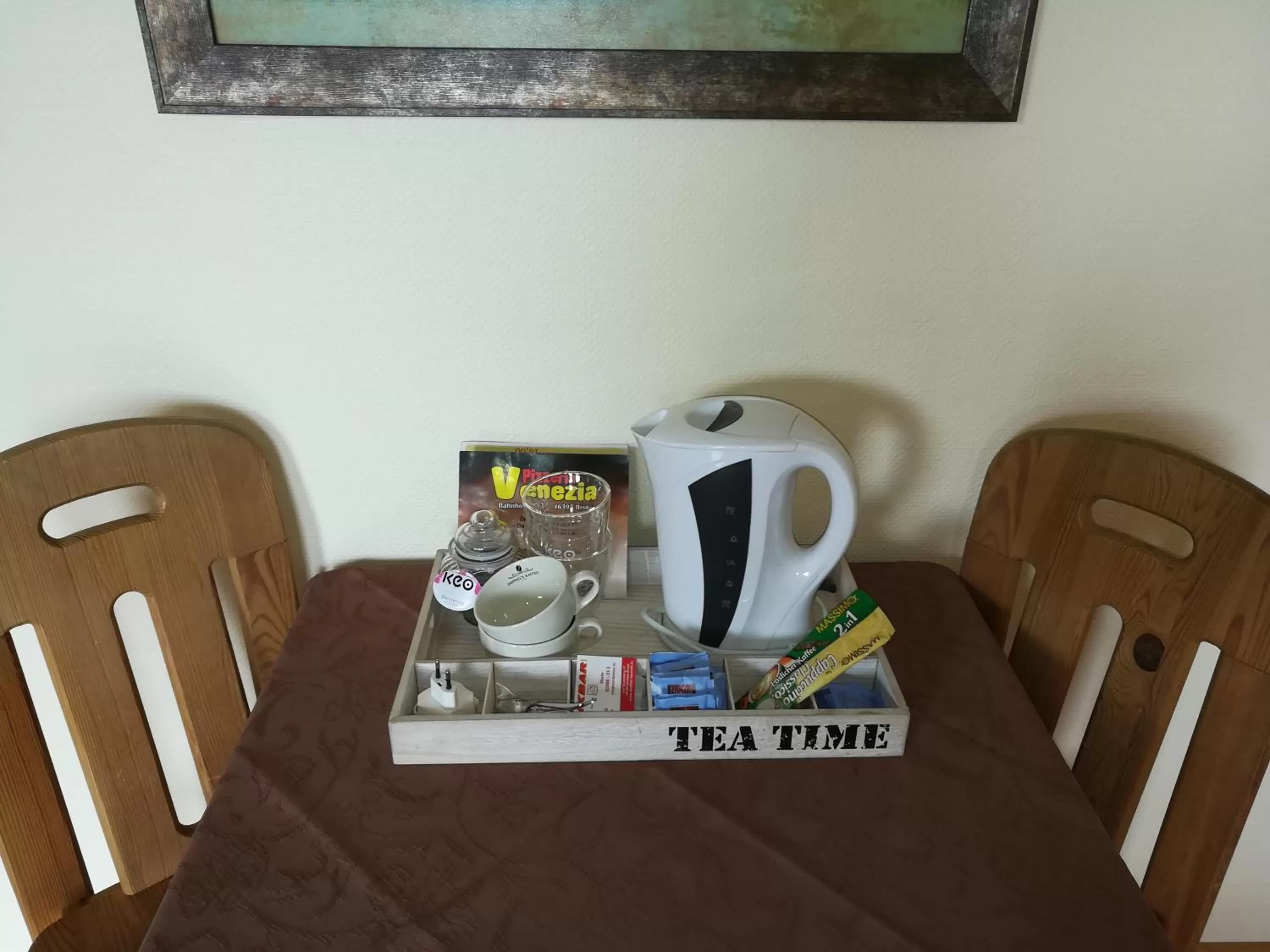 Coffee/tea facilities in Gästehaus Grunewald Bed & Breakfast