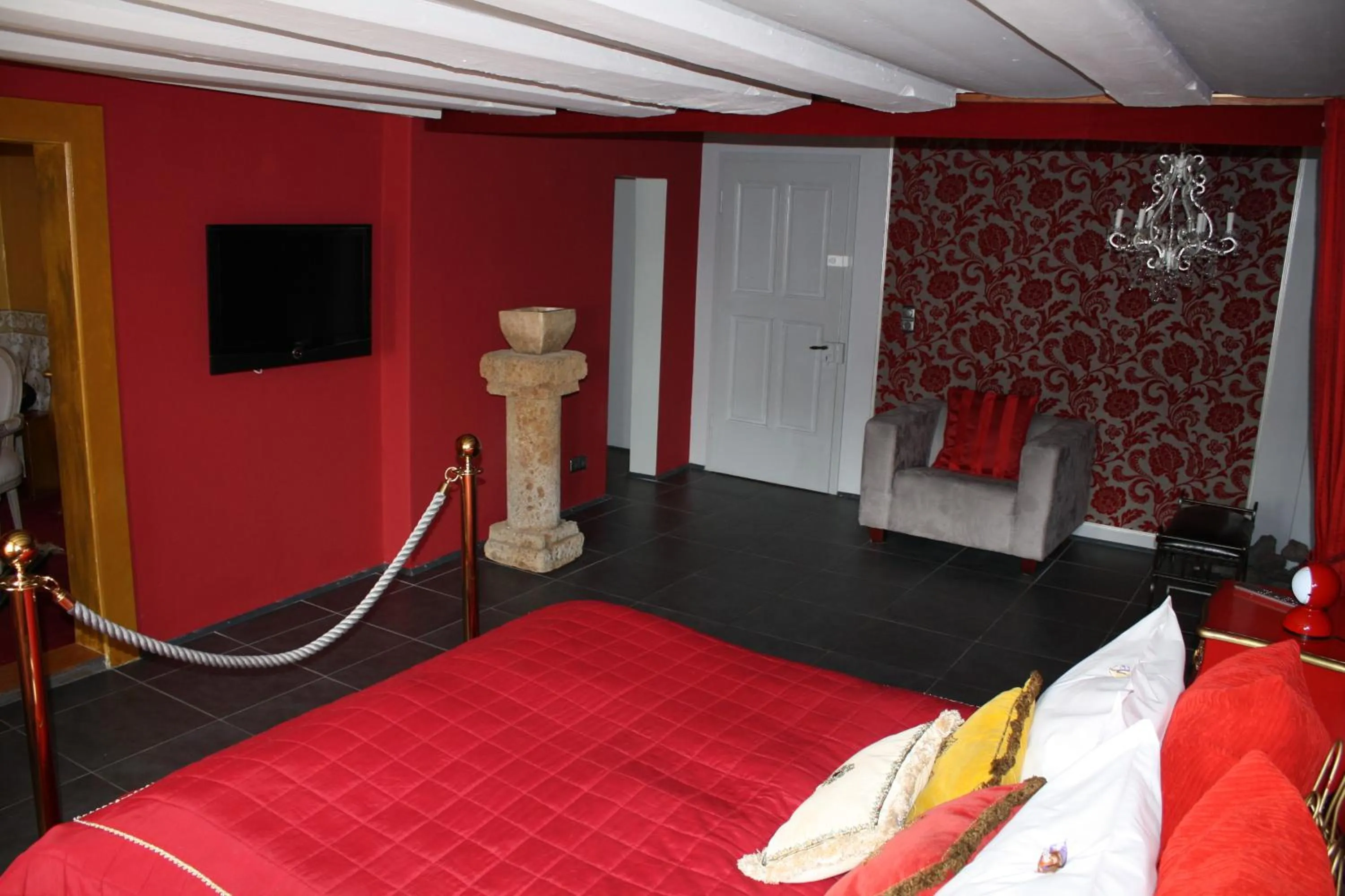 Bedroom, Bed in Elements Hotel