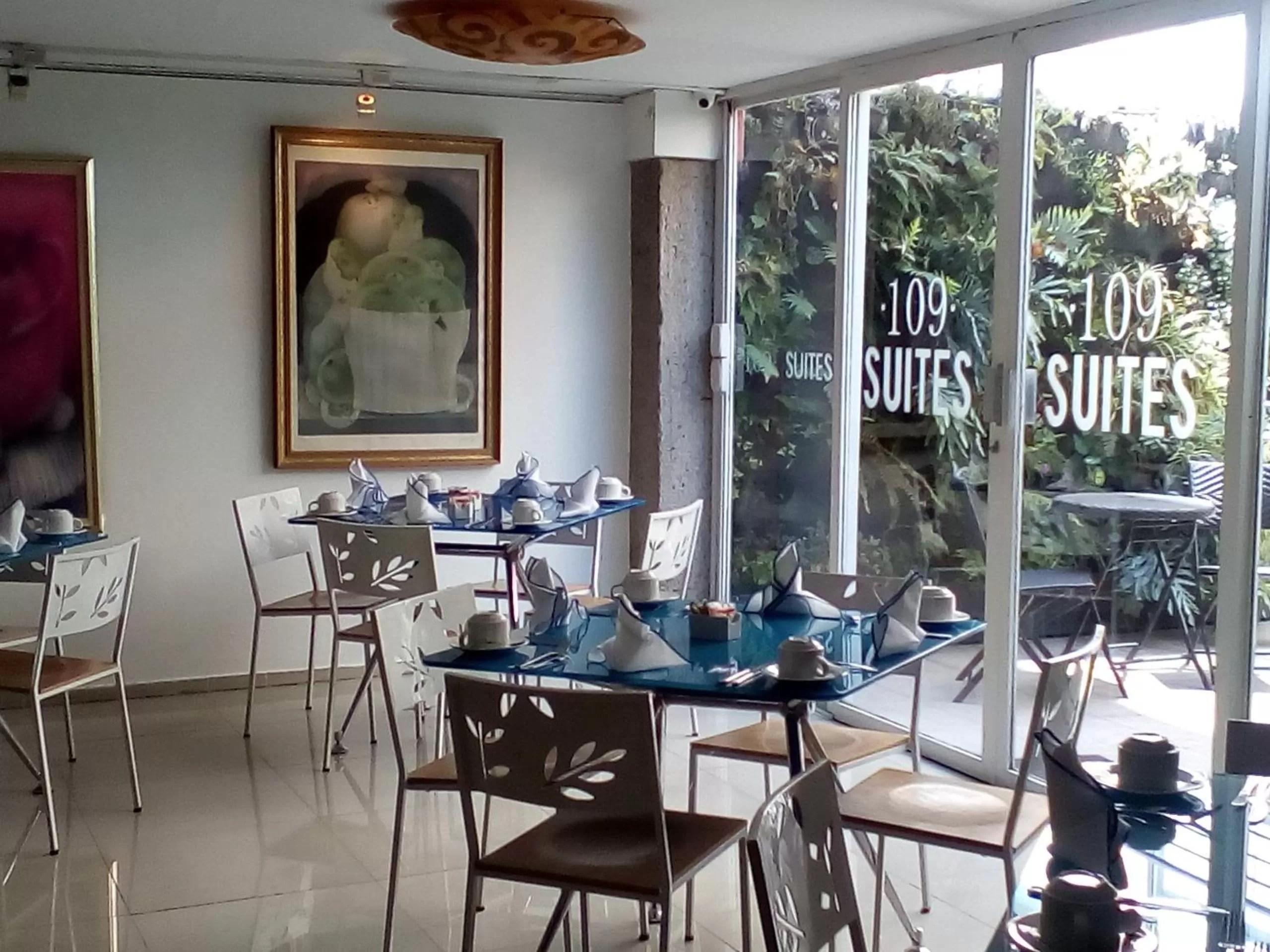 Restaurant/places to eat in Suites 109 GH Usaquén
