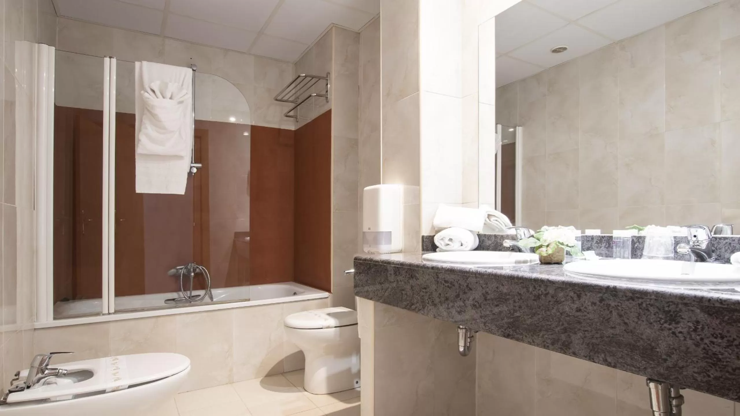 Toilet in Hotel Isabel de Segura