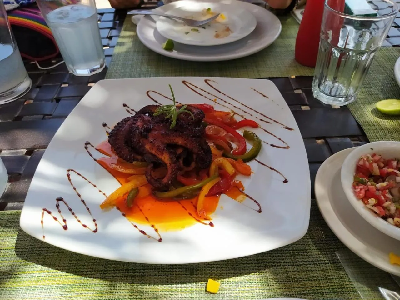 Restaurant/places to eat in Tripui Hotel