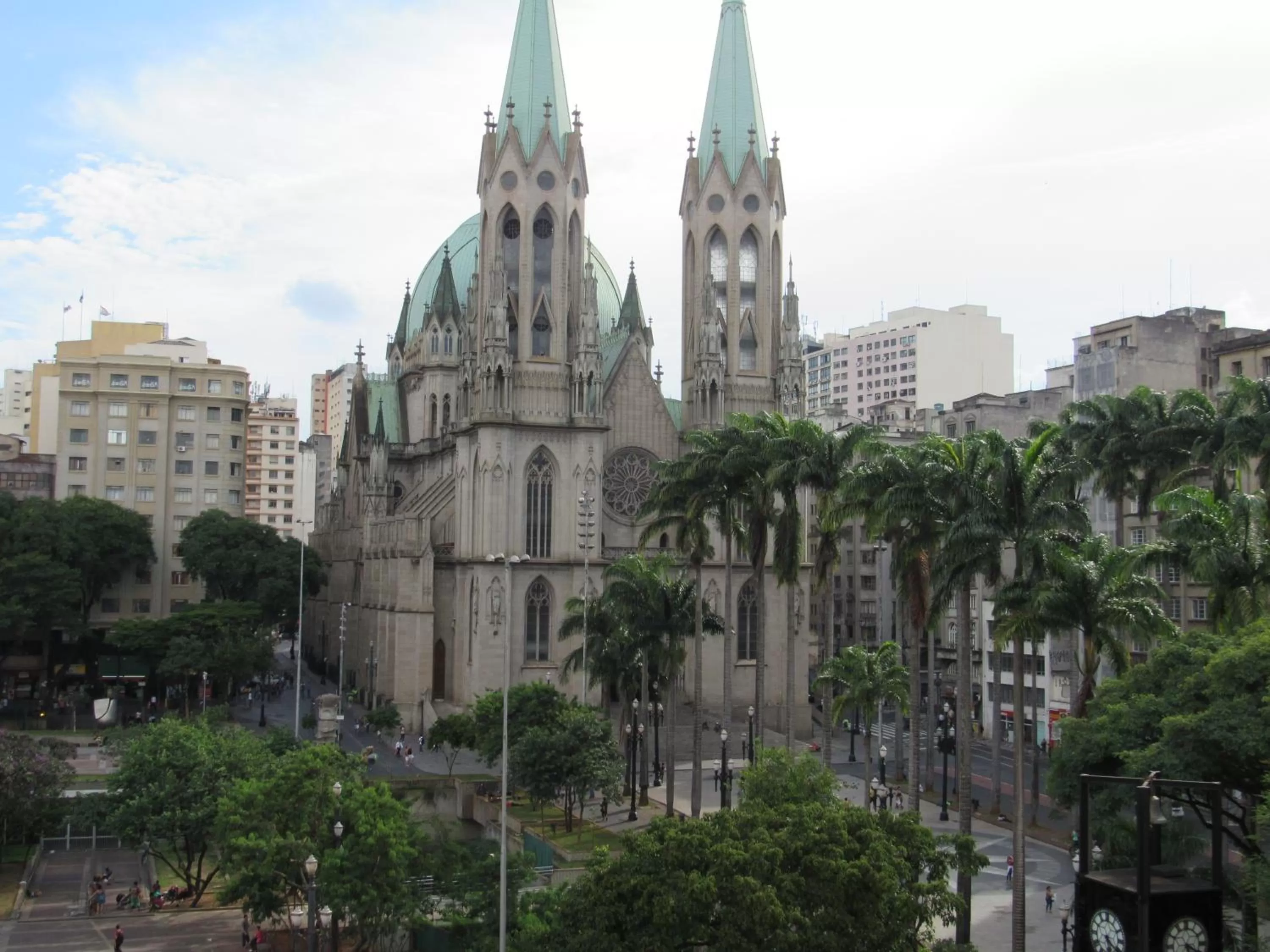 Nearby landmark in Hotel Neon - próximo a 25 de março, Bom Retiro e Brás, á 2min do mirante Sampa SKY e pista de skate Anhangabaú