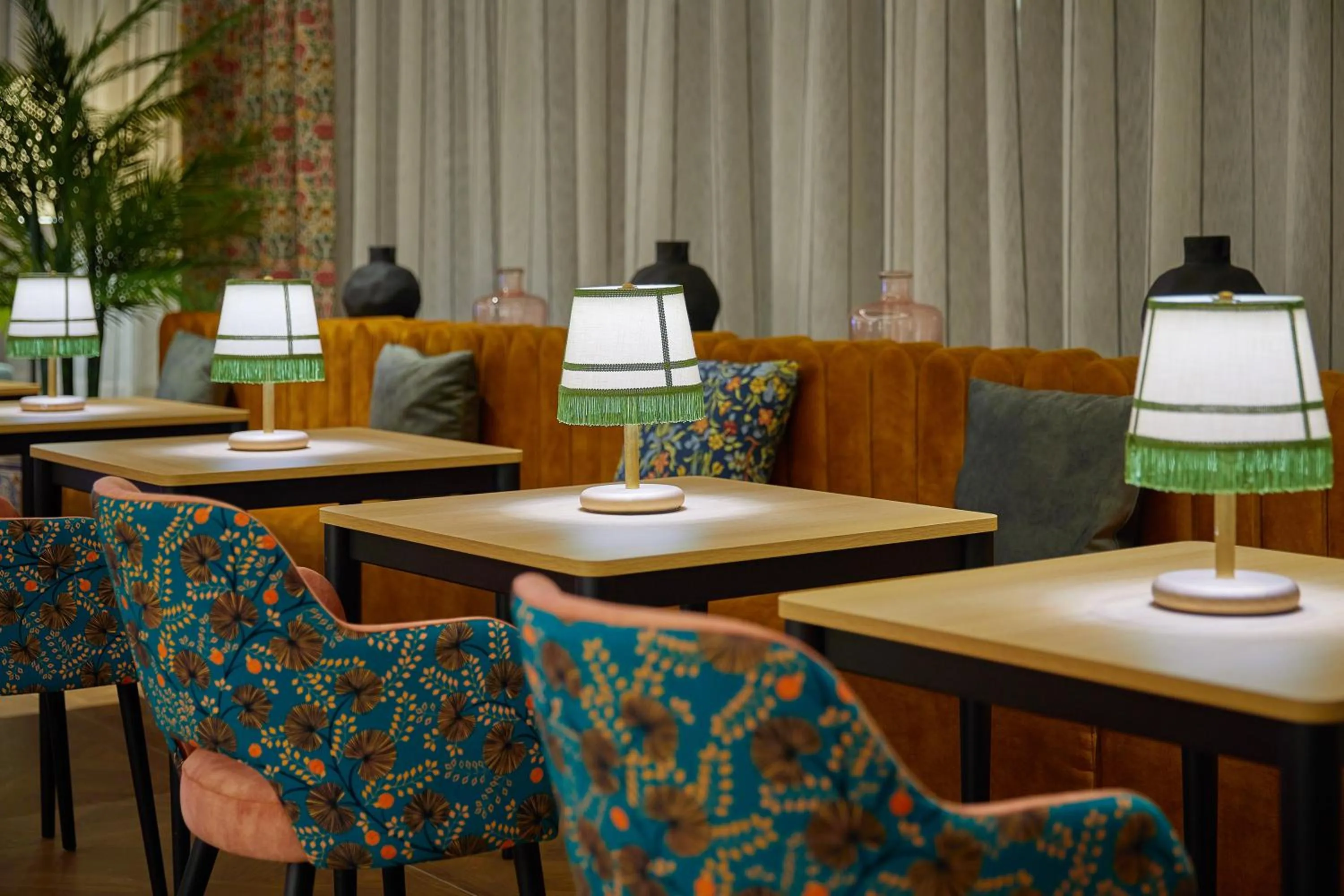 Lounge or bar in Hesperia Sevilla