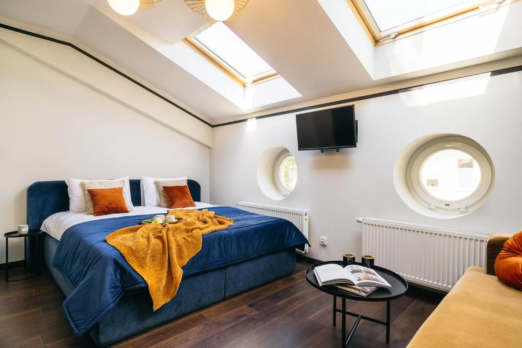 TV and multimedia, Bed in Estery12 by Loft Affair
