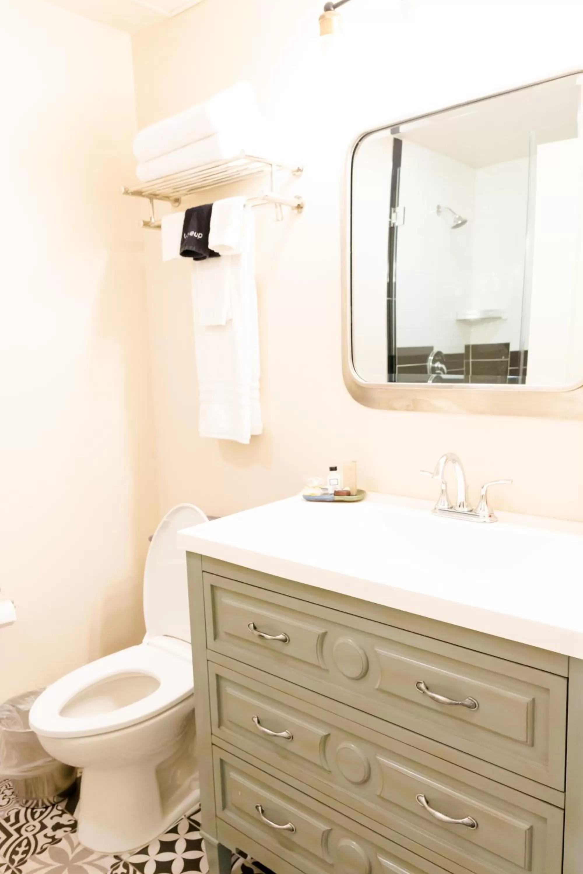 Bathroom in The Bishop Arts Hotel by Qresorts