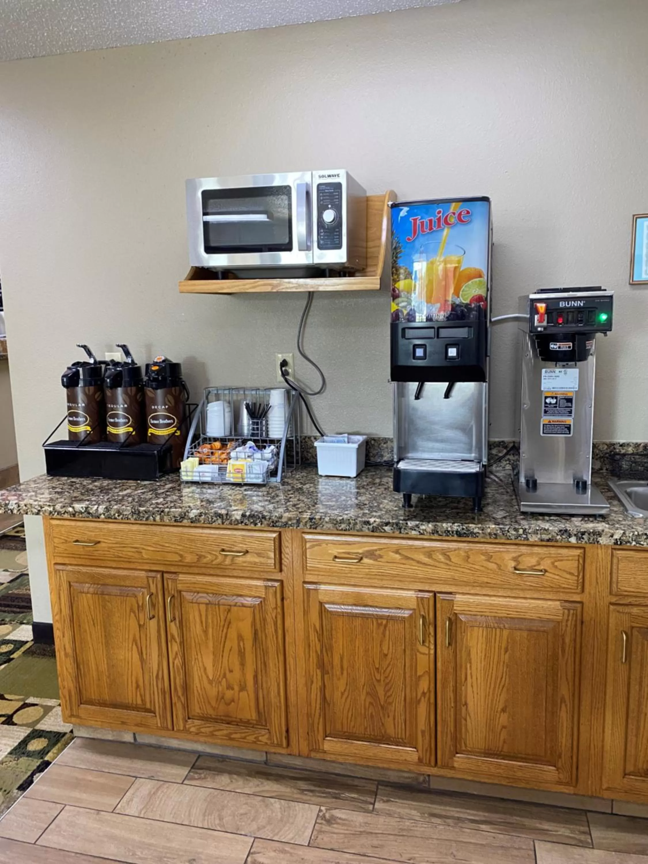 Breakfast in Super 8 by Wyndham Independence IA