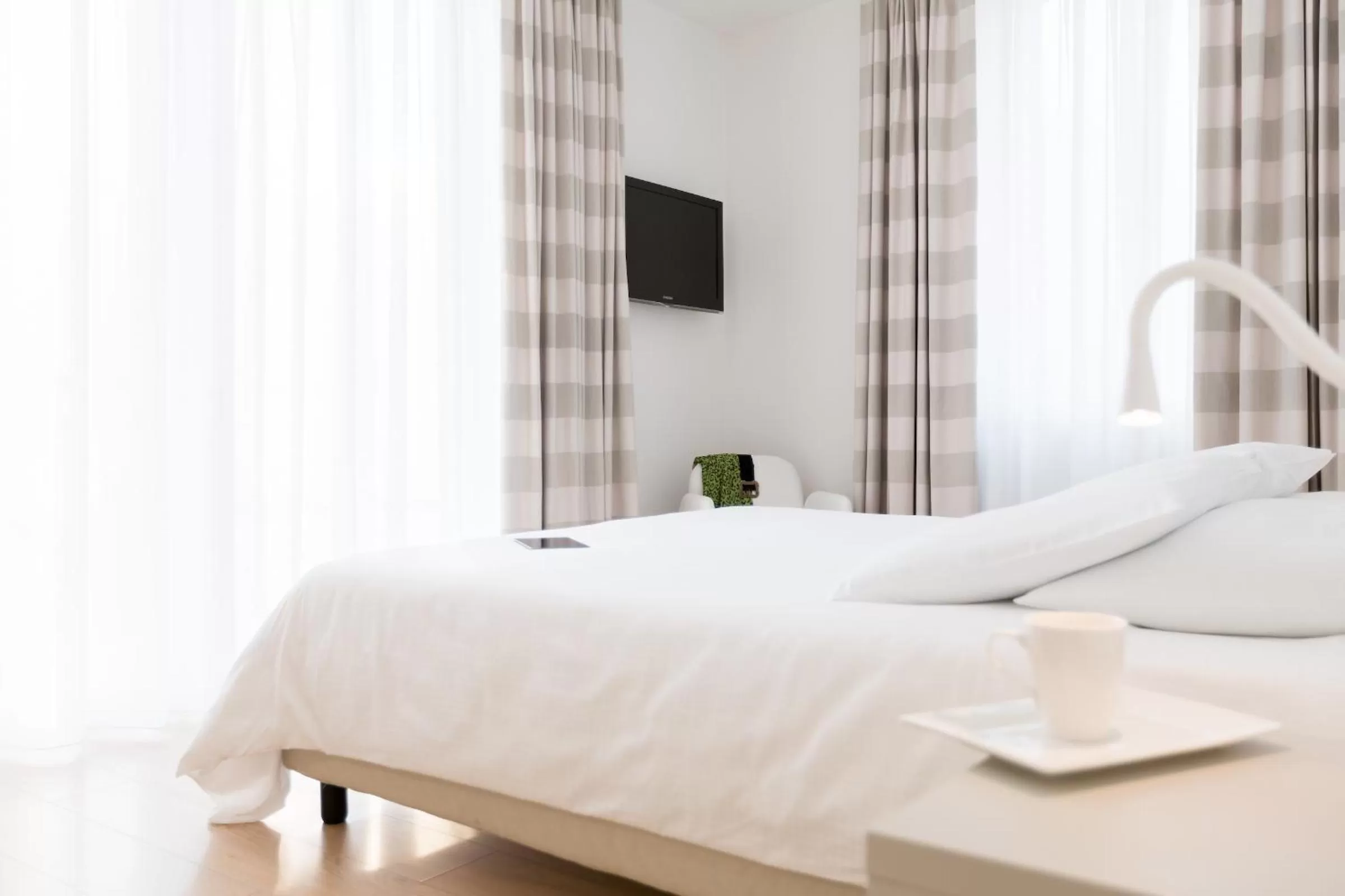 TV and multimedia, Bed in Hotel Lago Di Garda